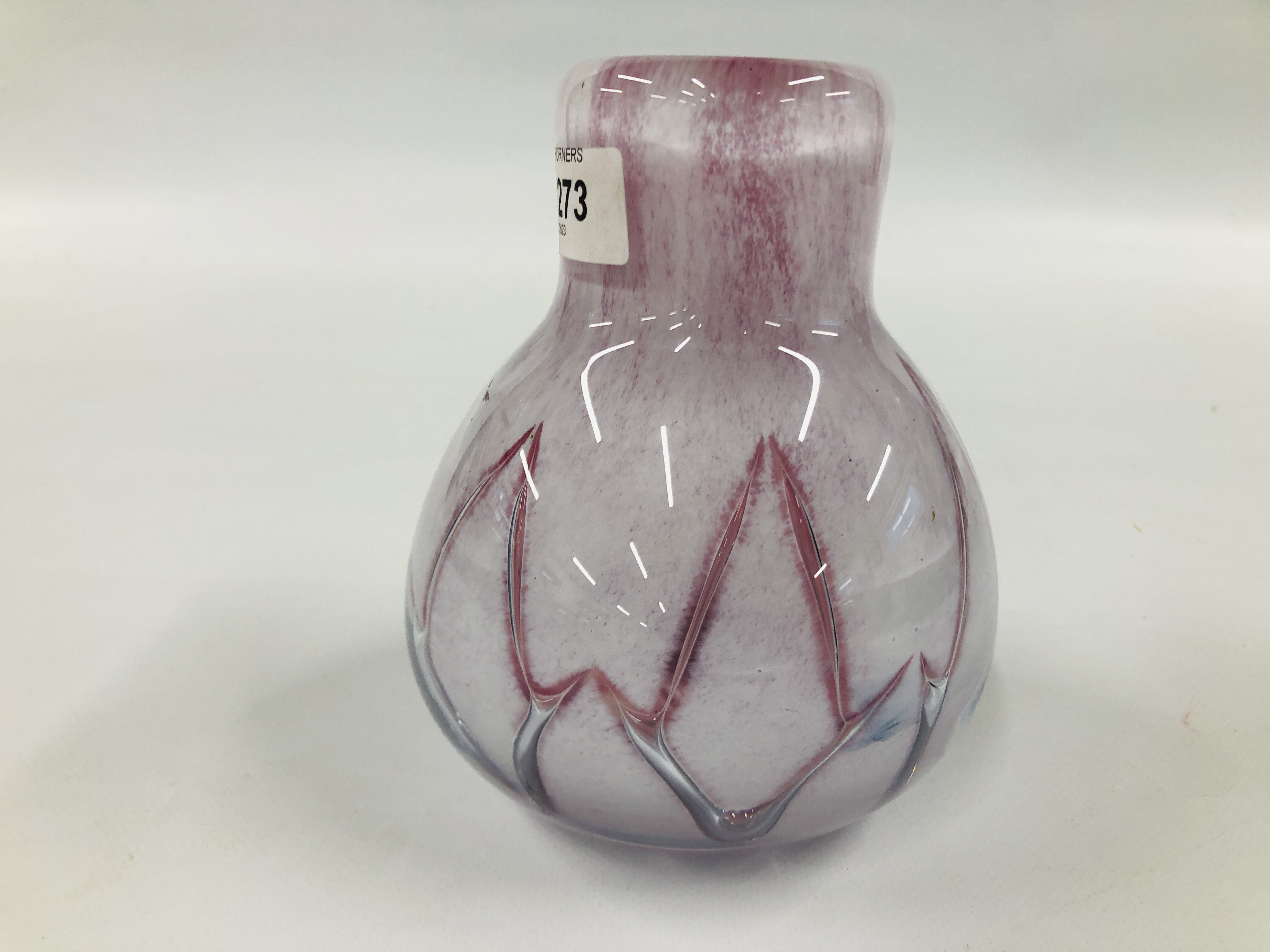 A VASE IN PINK AND CLEAR CRYSTAL OF HIGH NECKED BULBOUS FORM WITH CONTROLLED AIR AND COLOUR - Image 4 of 5