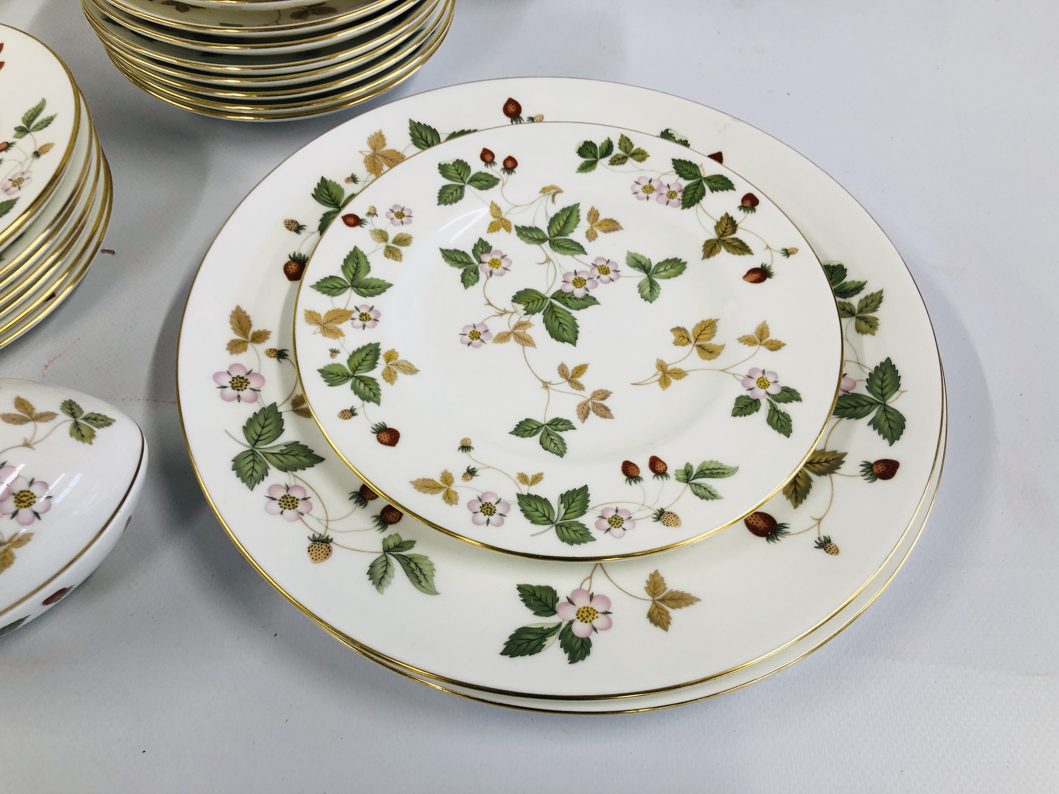 A COLLECTION OF "WEDGEWOOD" WILD STRAWBERRY TEA AND DINNER WARE TO INCLUDE TEA CUPS AND SAUCERS, - Image 2 of 13