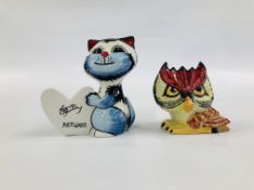 2 LORNA BAILEY ANIMALS INCLUDING WISE OWL H 9.5CM & ADVERTISING CAT H 13CM.