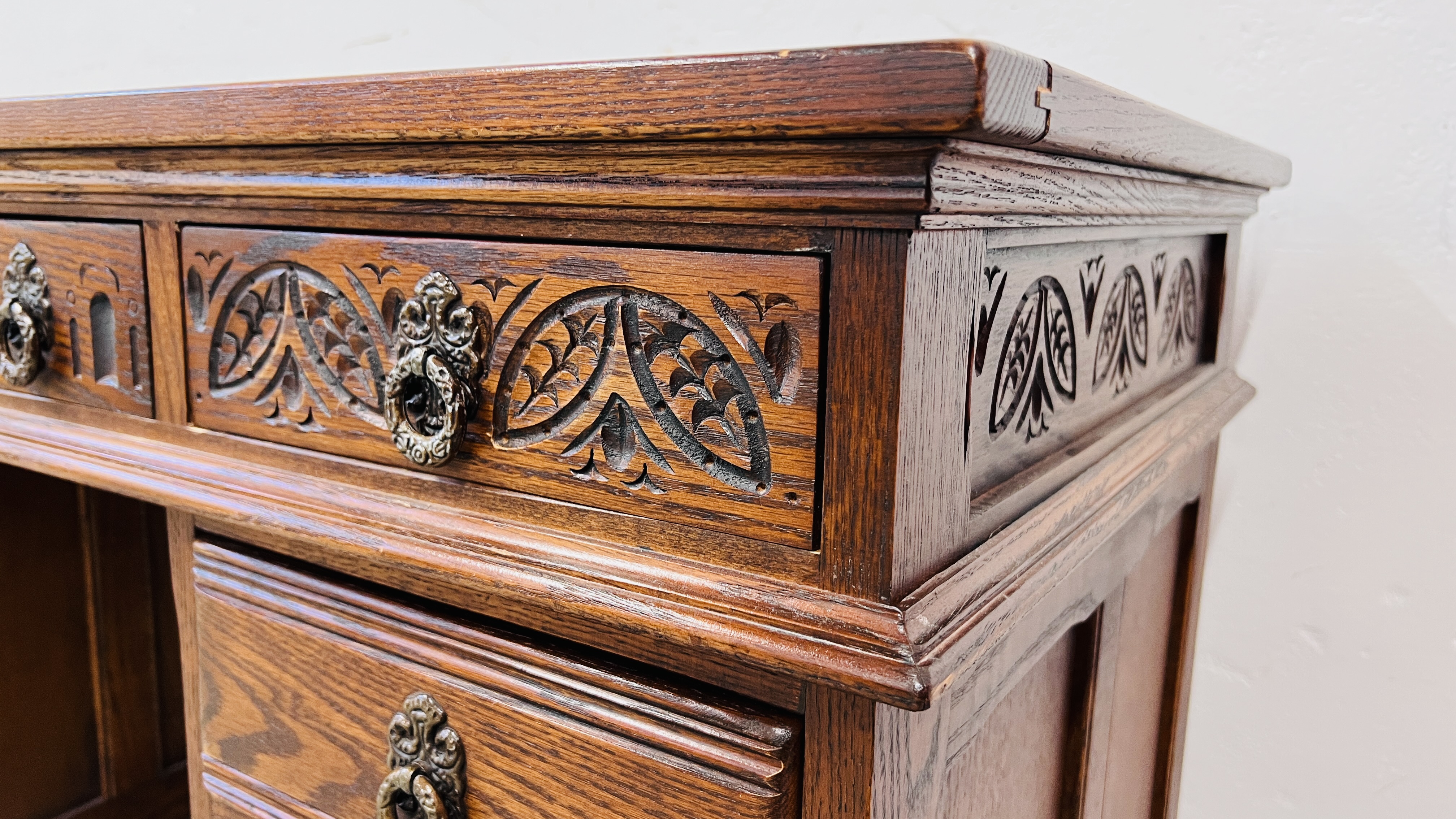 OLD CHARM TWIN PEDESTAL HOME OFFICE DESK WITH TOOLED LEATHER TOP - W 128CM. D 61CM. - Image 8 of 13