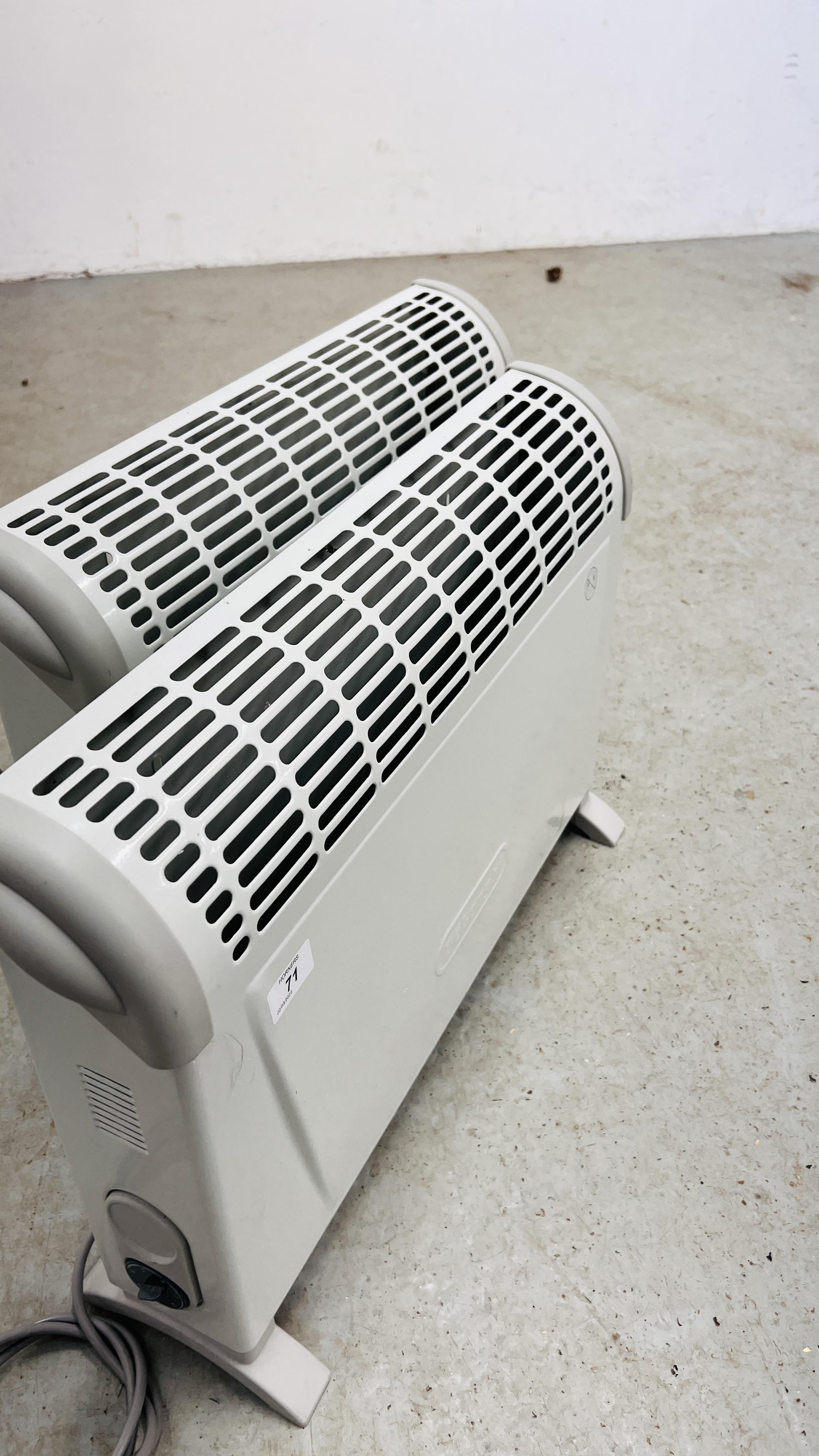 TWO DELONGHI ELECTRIC CONVECTOR HEATERS - SOLD AS SEEN - Image 3 of 4