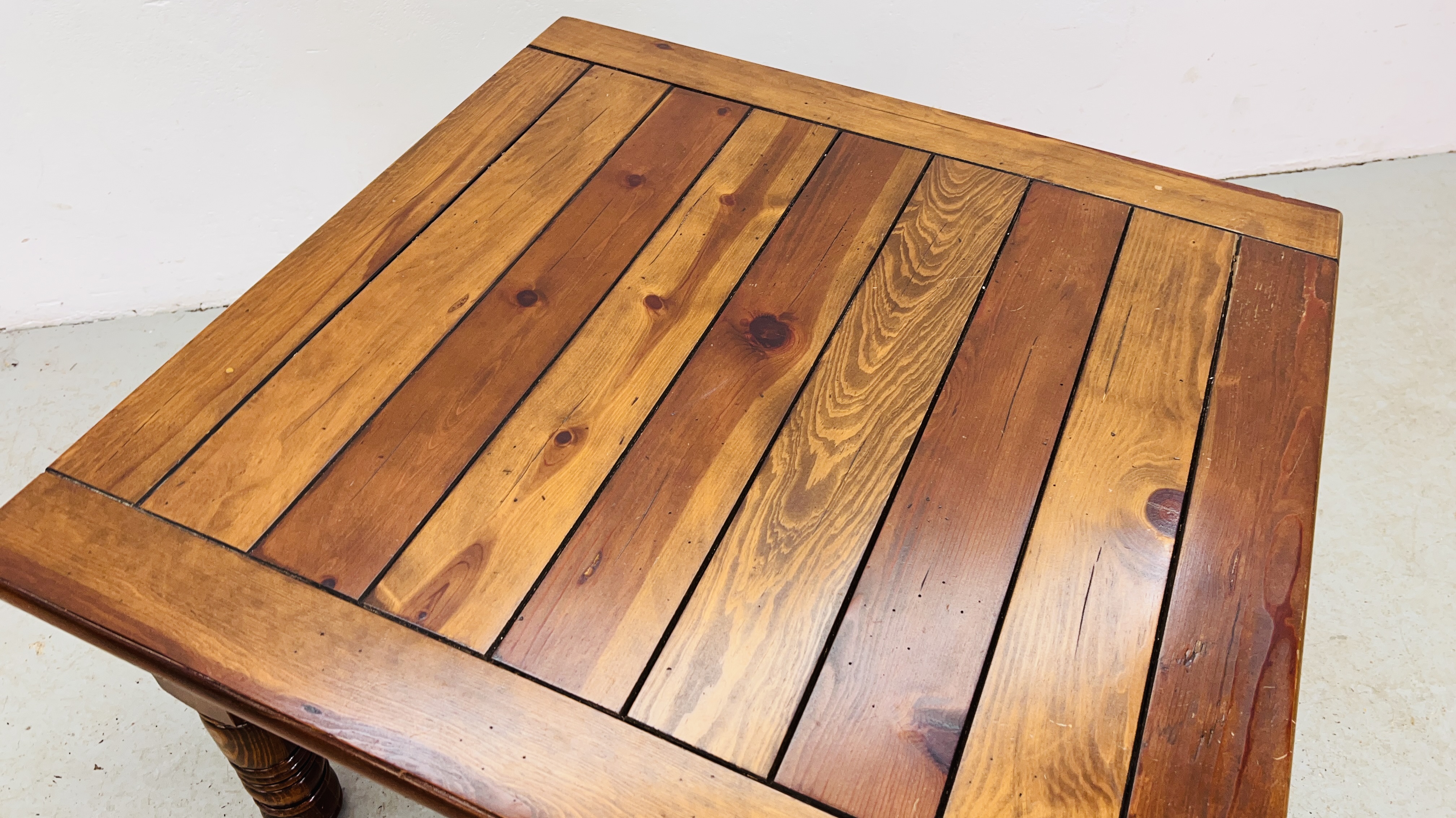 A SQUARE COFFEE TABLE. - Image 3 of 8