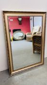 A GILT FRAMED WALL MIRROR WITH BEVELLED PLATE GLASS, W 75CM, H 105CM.