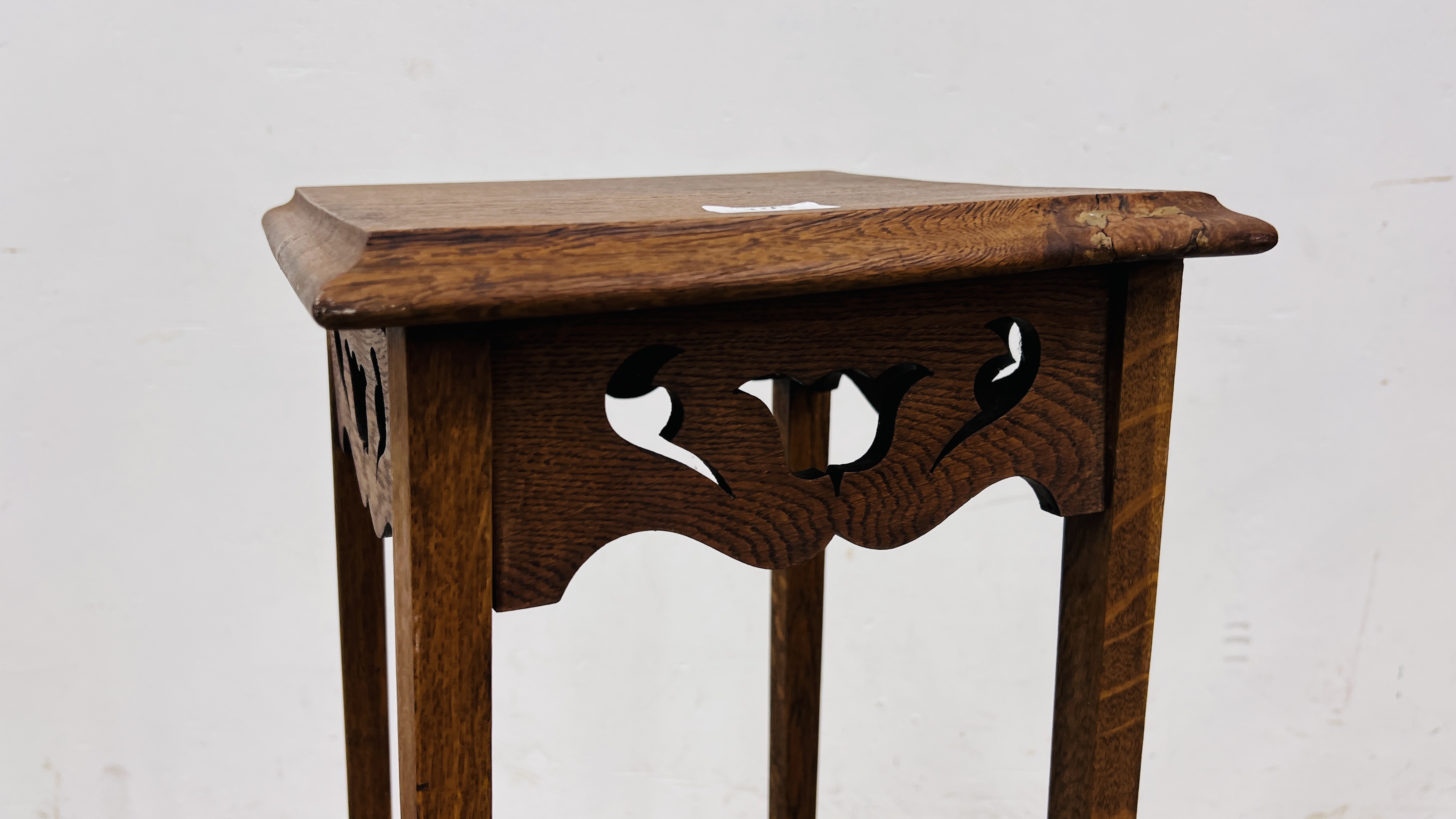 A VINTAGE OAK PLANT STAND WITH FRETT WORK DETAIL. - Image 2 of 6