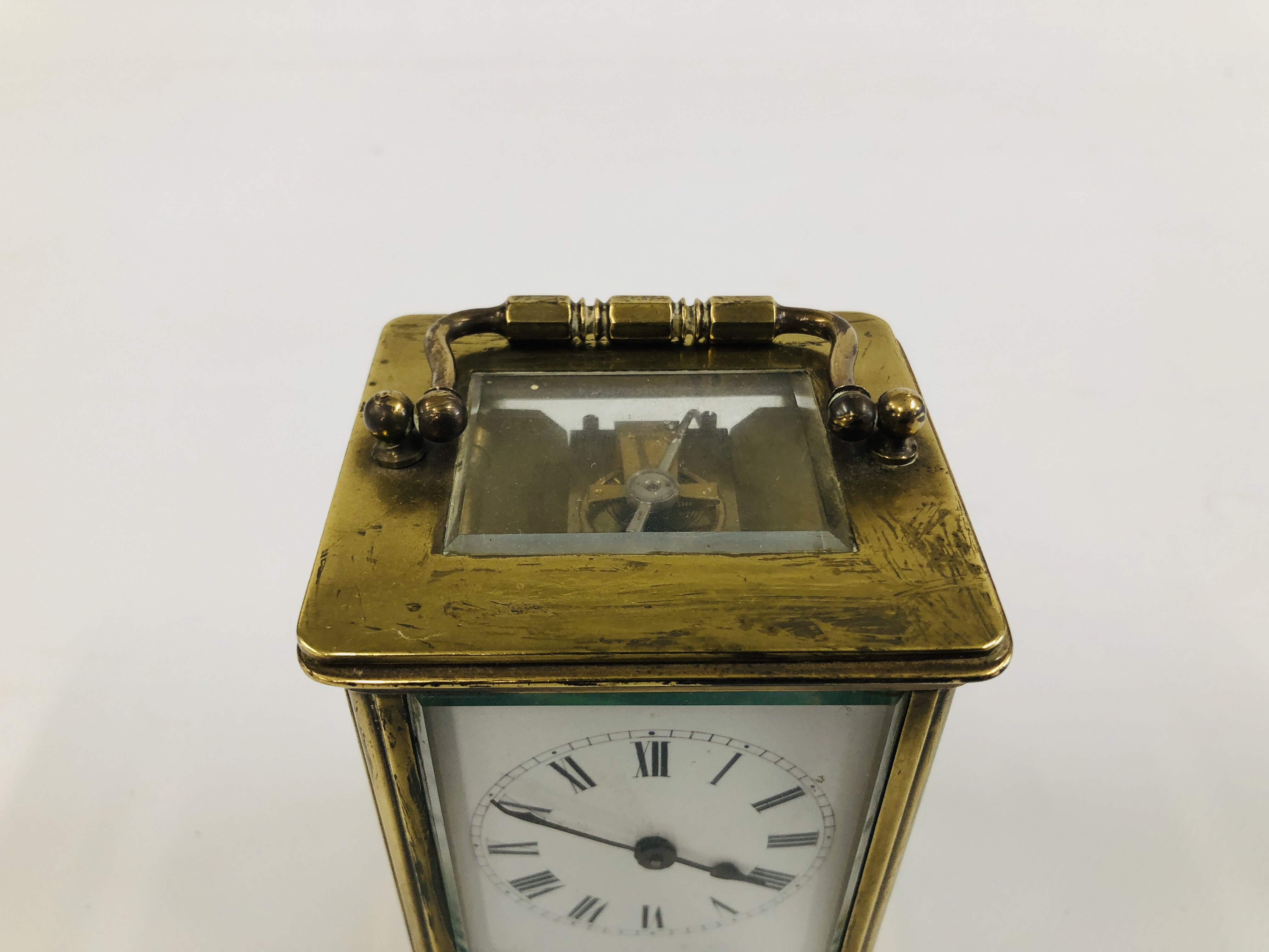 A VINTAGE BRASS CARRIAGE CLOCK H 11CM. - Image 2 of 4