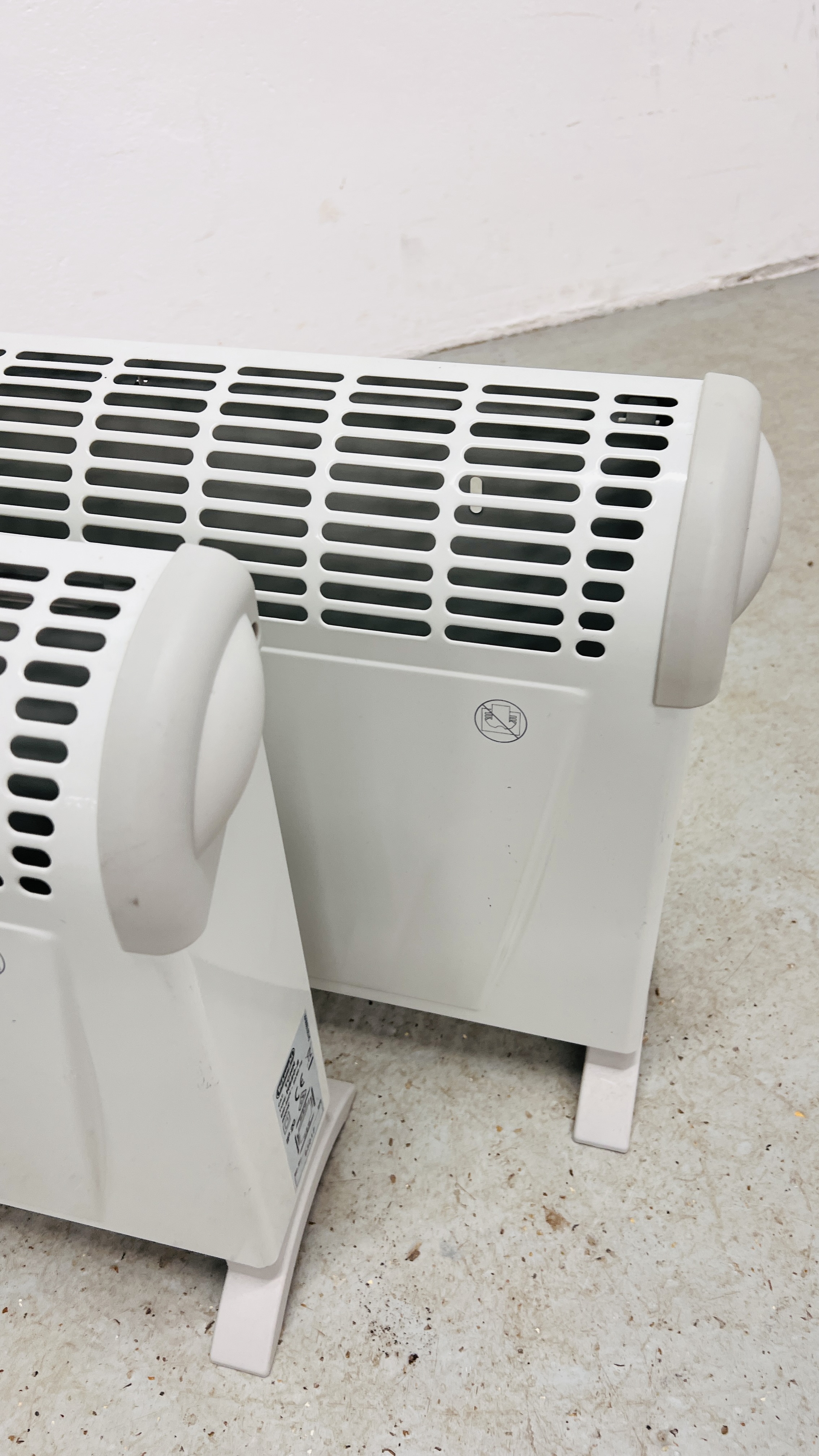 TWO DELONGHI ELECTRIC CONVECTOR HEATERS - SOLD AS SEEN - Image 4 of 4