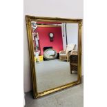 A LARGE GILT FRAMED WALL MIRROR WITH BEVELLED PLATE GLASS, W 105CM, H 136CM.