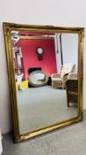 A LARGE GILT FRAMED WALL MIRROR WITH BEVELLED PLATE GLASS, W 105CM, H 136CM.