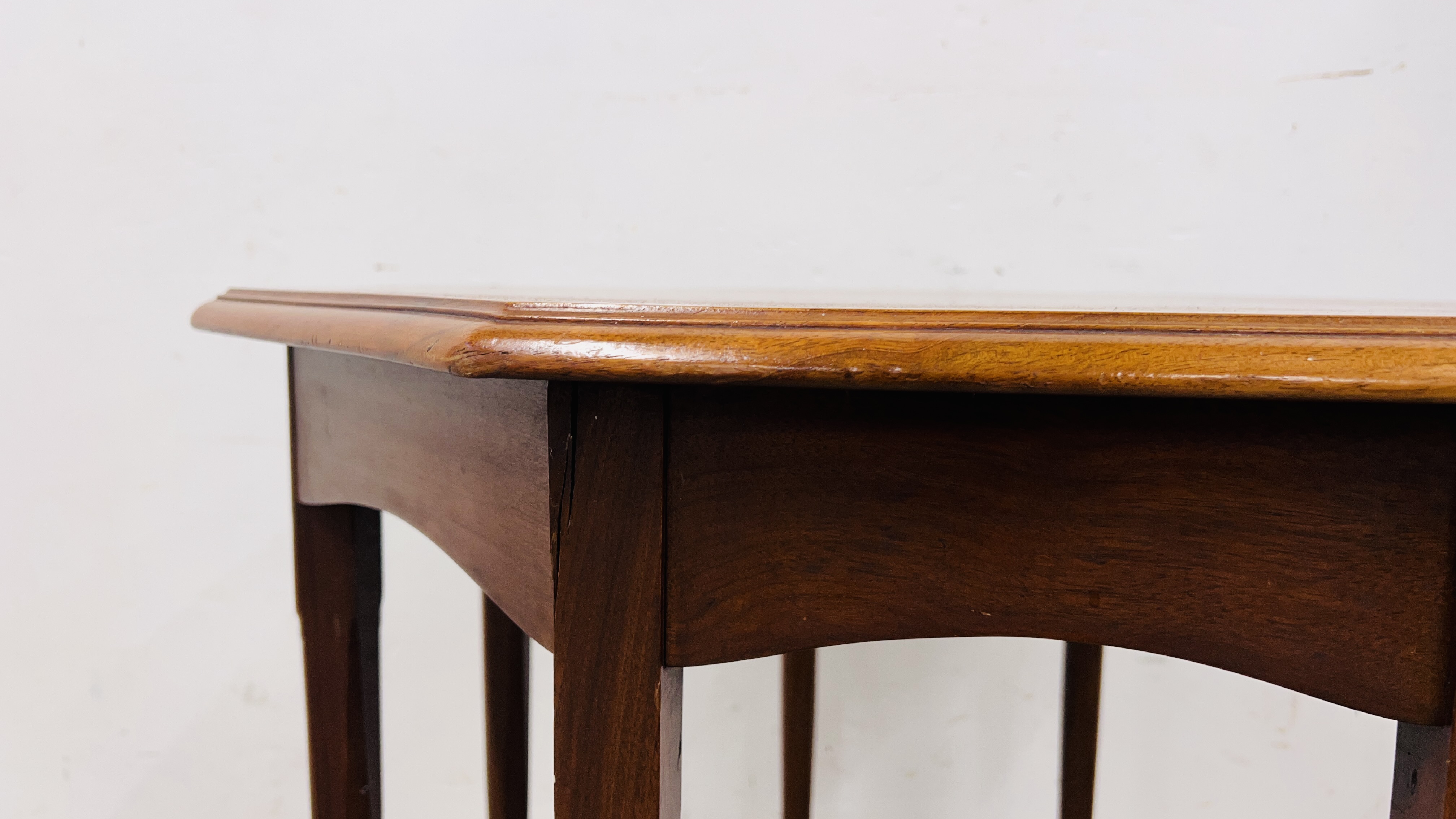 AN ARTS AND CRAFTS INLAID MAHOGANY OCTAGONAL TABLE. - Image 8 of 9