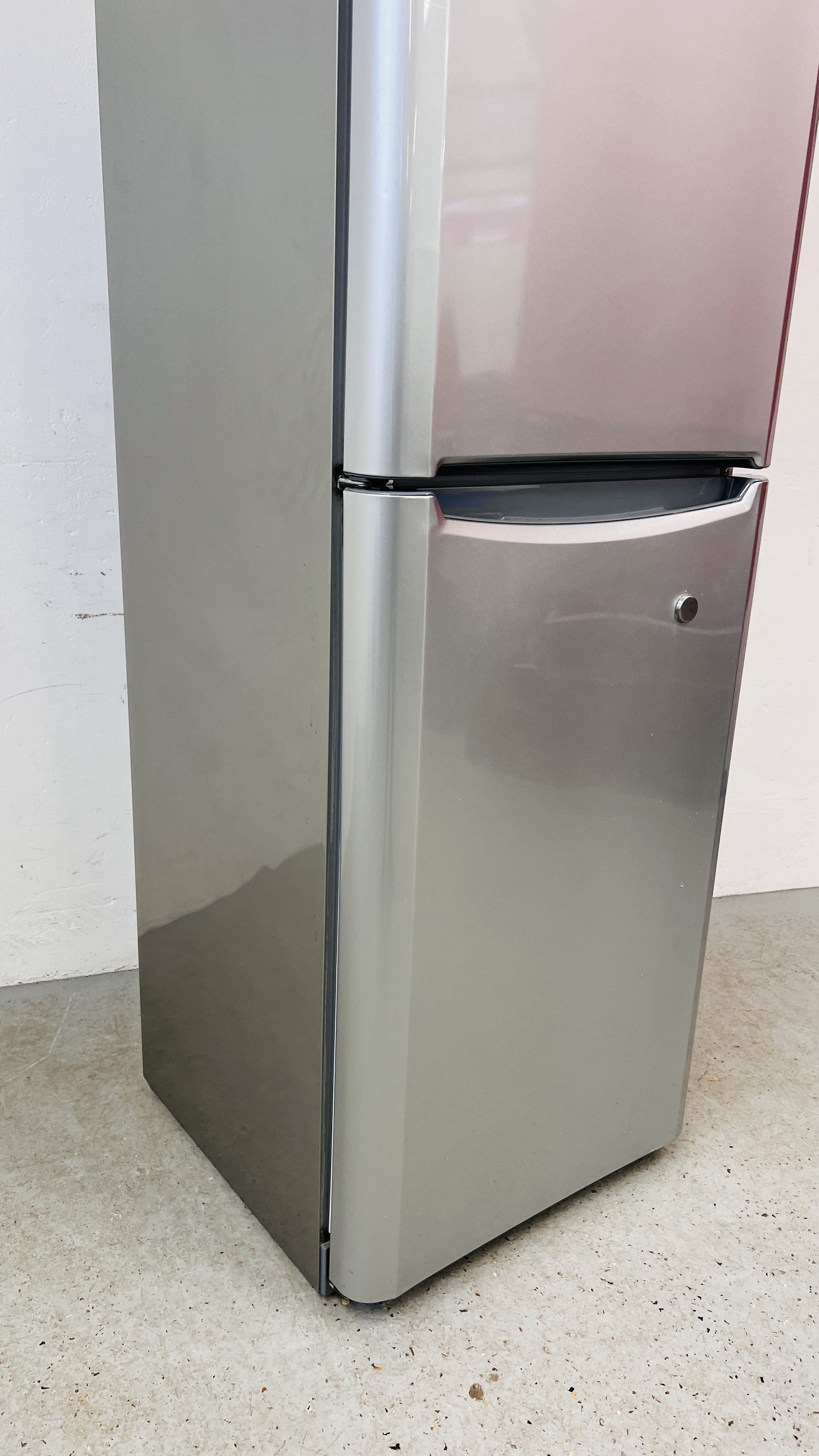 A INDISIT SILVER FINISH FRIDGE FREEZER - SOLD AS SEEN. - Image 4 of 11
