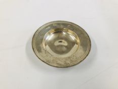 A SMALL VINTAGE SILVER CIRCULAR DISH MARKED BOODLE & DUNTHORNE LIVERPOOL, LONDON ASSAY, D 8.2CM.