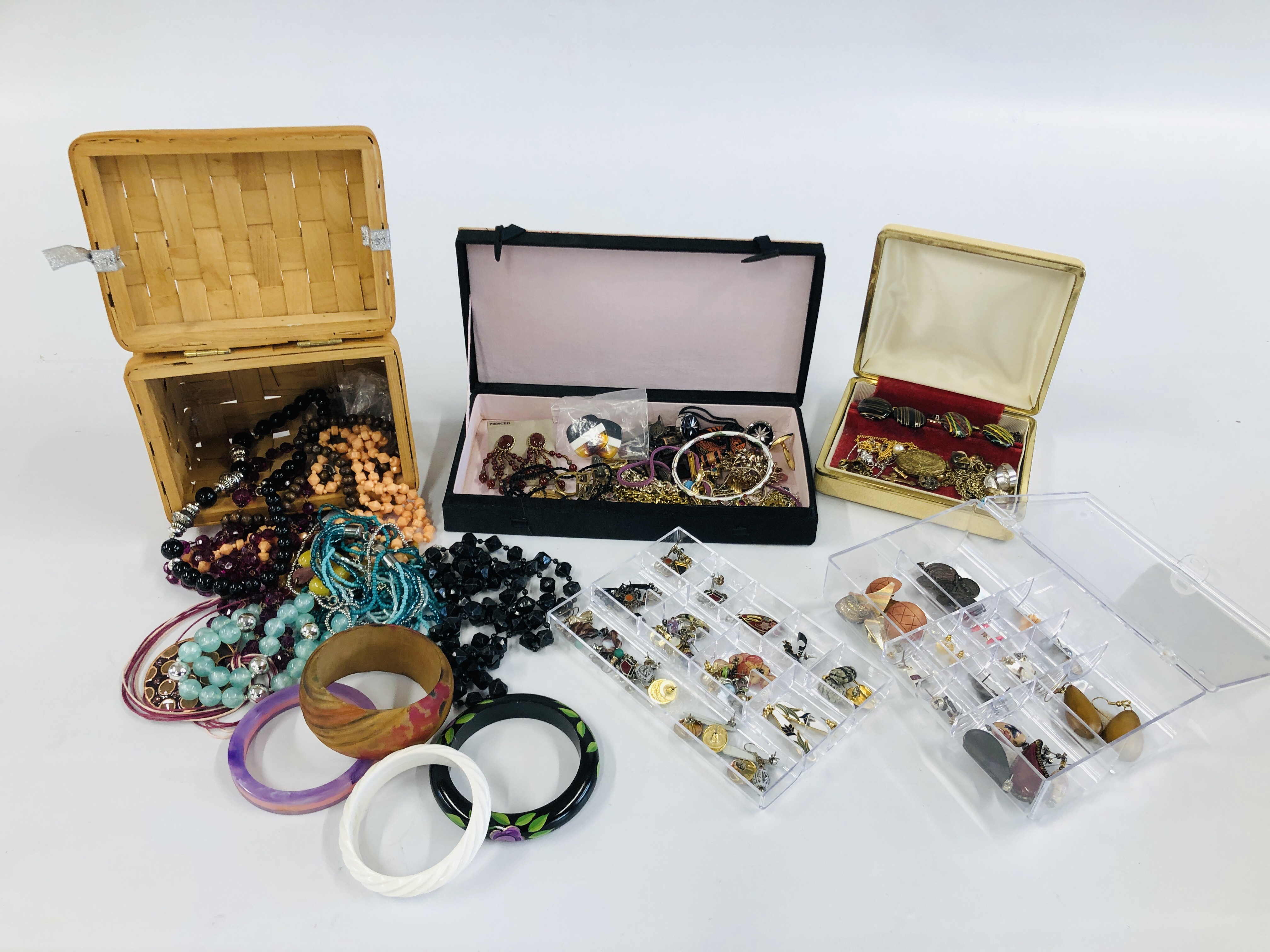 A TRAY OF MIXED DRESS JEWELLERY.