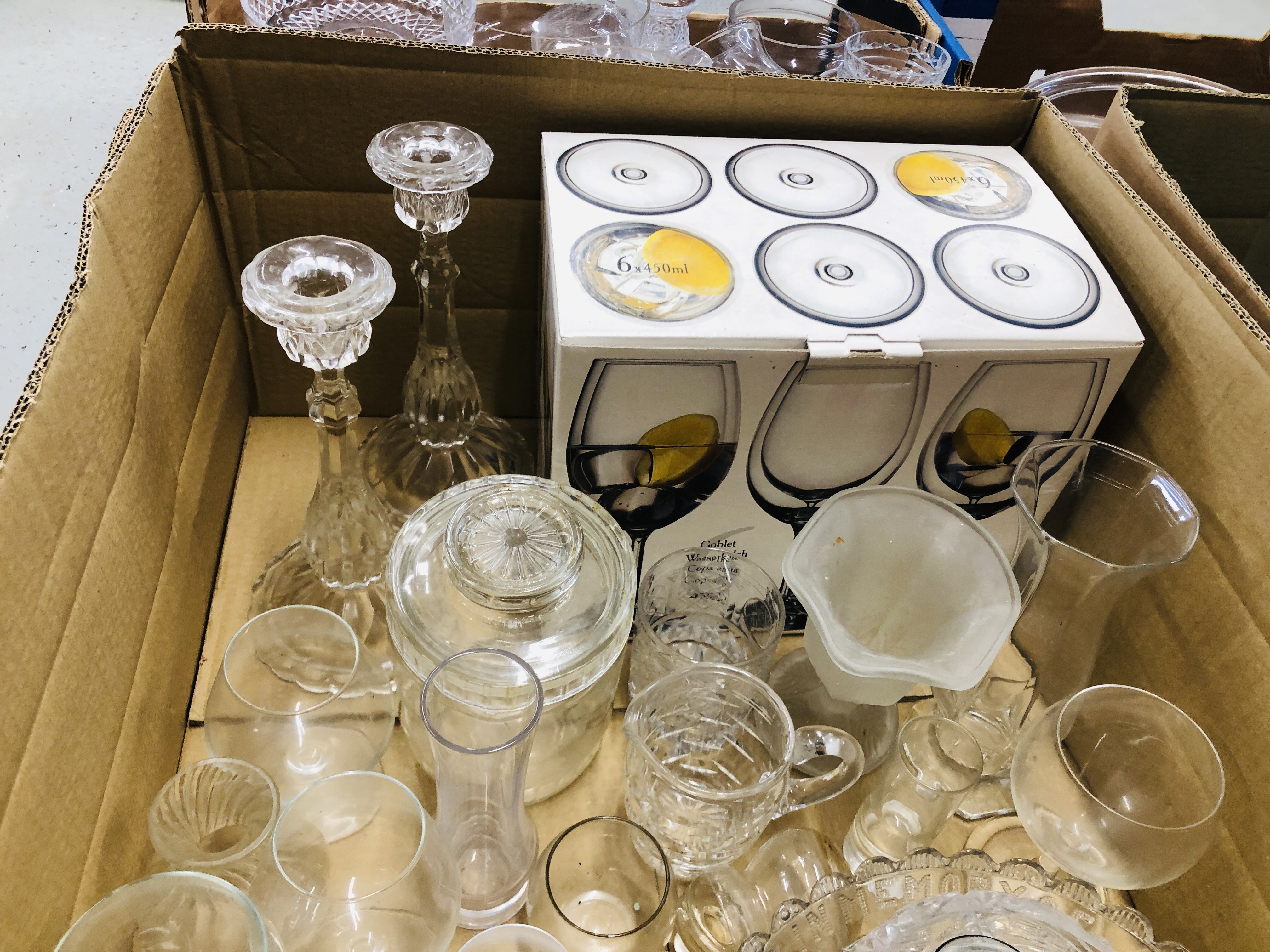 AN EXTENSIVE COLLECTION OF DESIGNER MAINLY CLEAR GLASS PIECES TO INCLUDE TAZZA'S, WINES, - Image 9 of 9