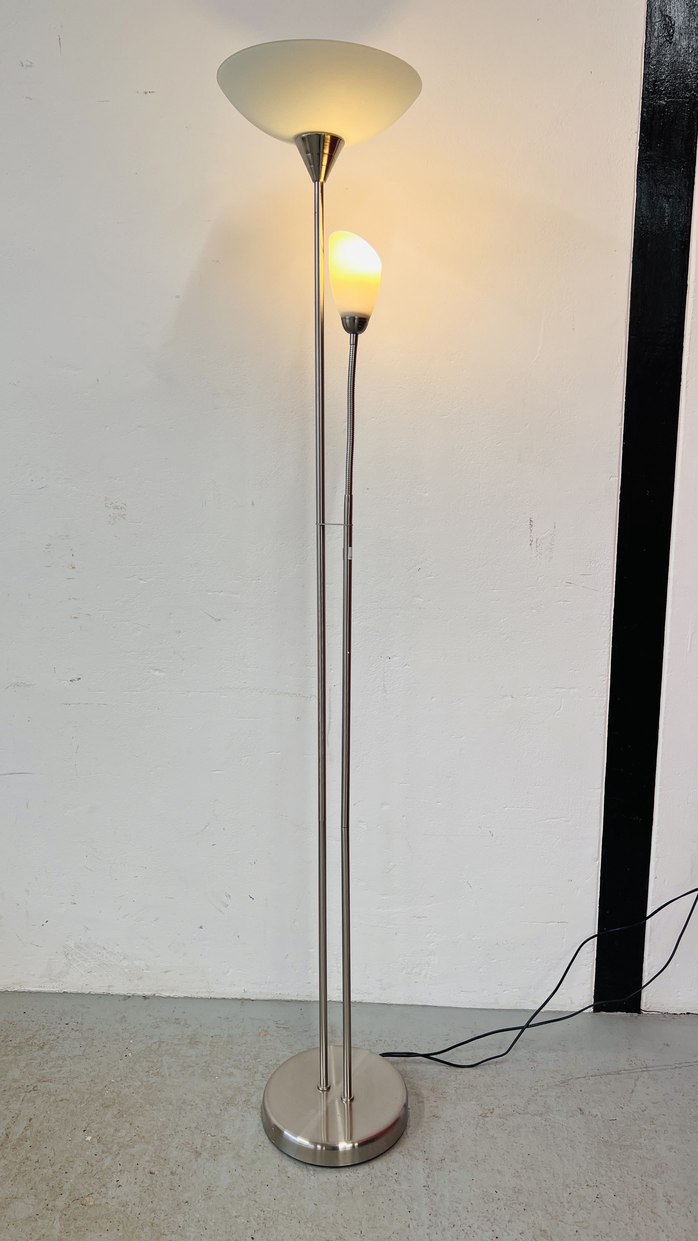 A MODERN BRUSHED STAINLESS STEEL FLOOR STANDING UPLIGHTER WITH READING LAMP - SOLD AS SEEN.