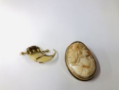 A SHELL CAMEO BROOCH CARVED WITH A BUST OF FLORA, THE FRAME UNMARKED,