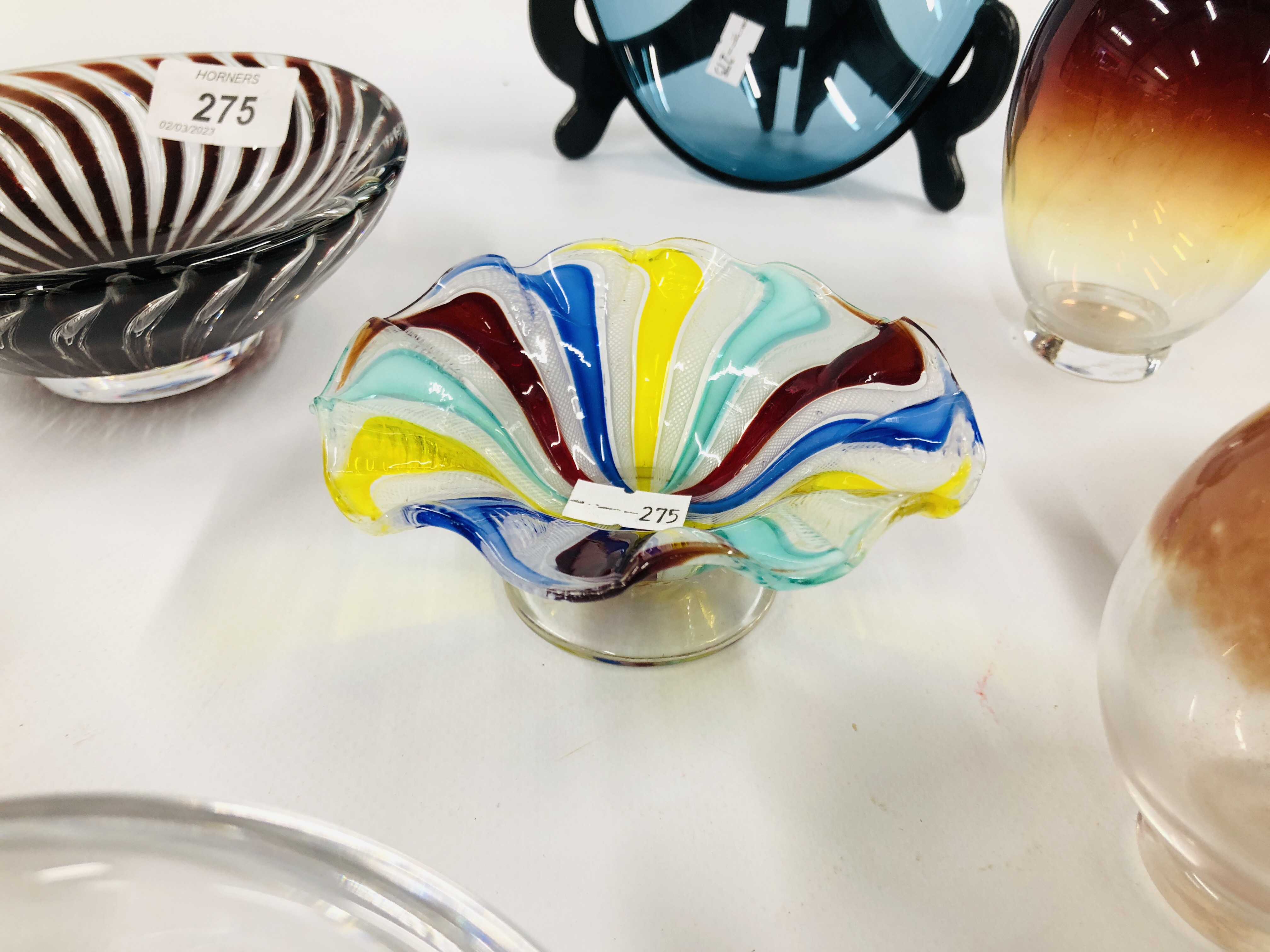 A BLUE OVAL GLASS DISH ALONG WITH THREE SMALL GLASS BOWLS, ONE WITH RED SPIRAL DECORATION, - Image 3 of 14