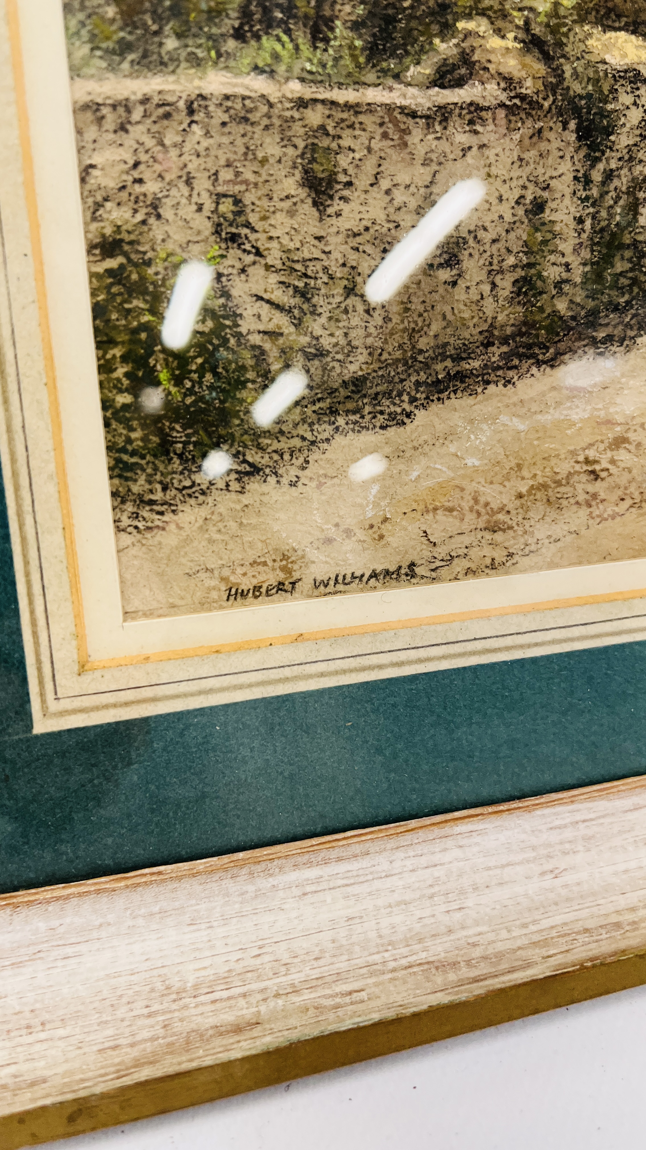 HUBERT WILLIAMS: FARMYARD SCENE, SUSSEX, WATERCOLOUR, 27 X 29CM. - Image 3 of 4