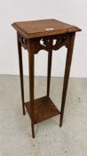 A VINTAGE OAK PLANT STAND WITH FRETT WORK DETAIL.