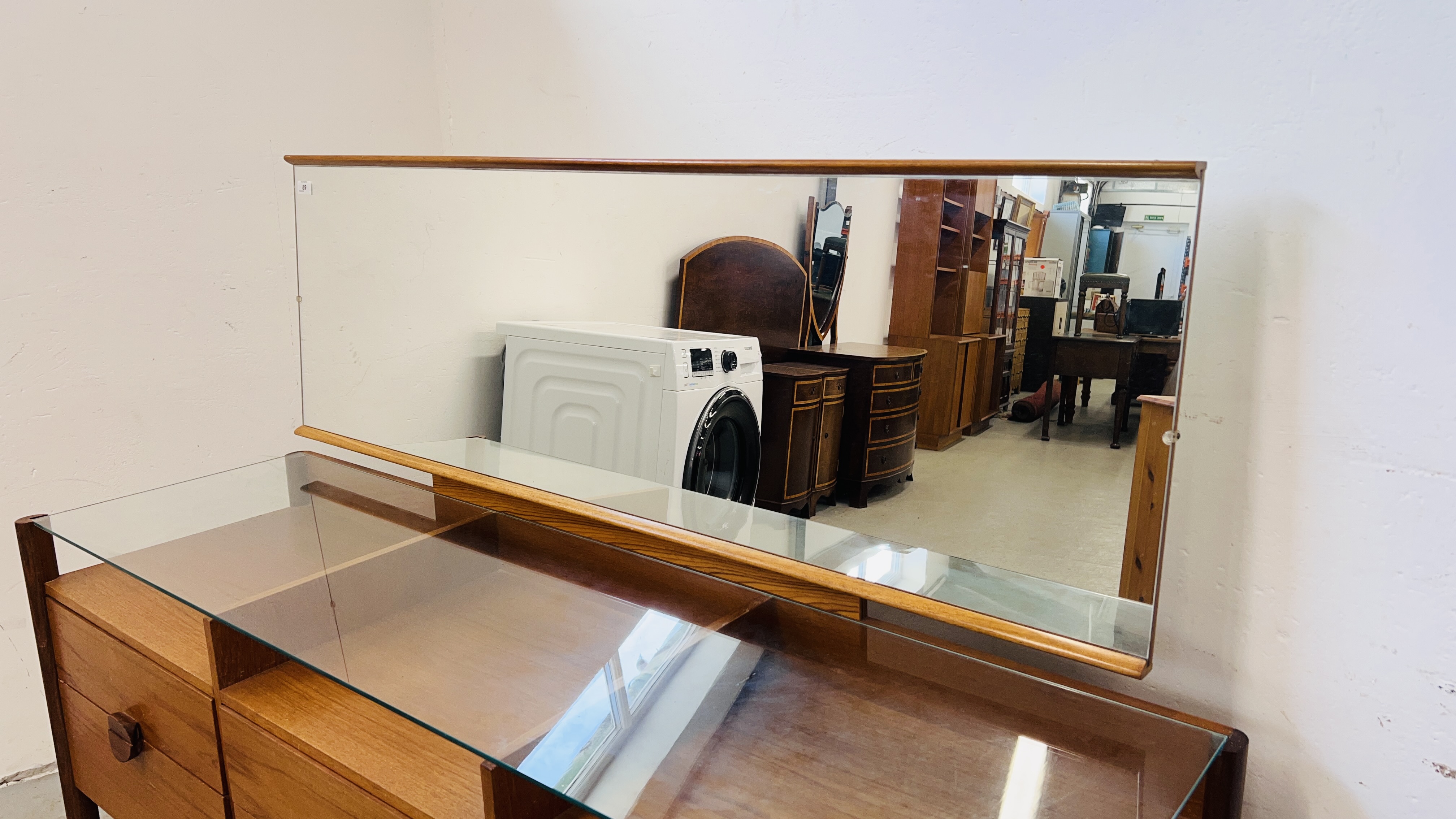 A MID CENTURY TEAK SIX DRAWER DRESSING TABLE, L 155CM, D 46CM, H 117CM. - Image 3 of 13