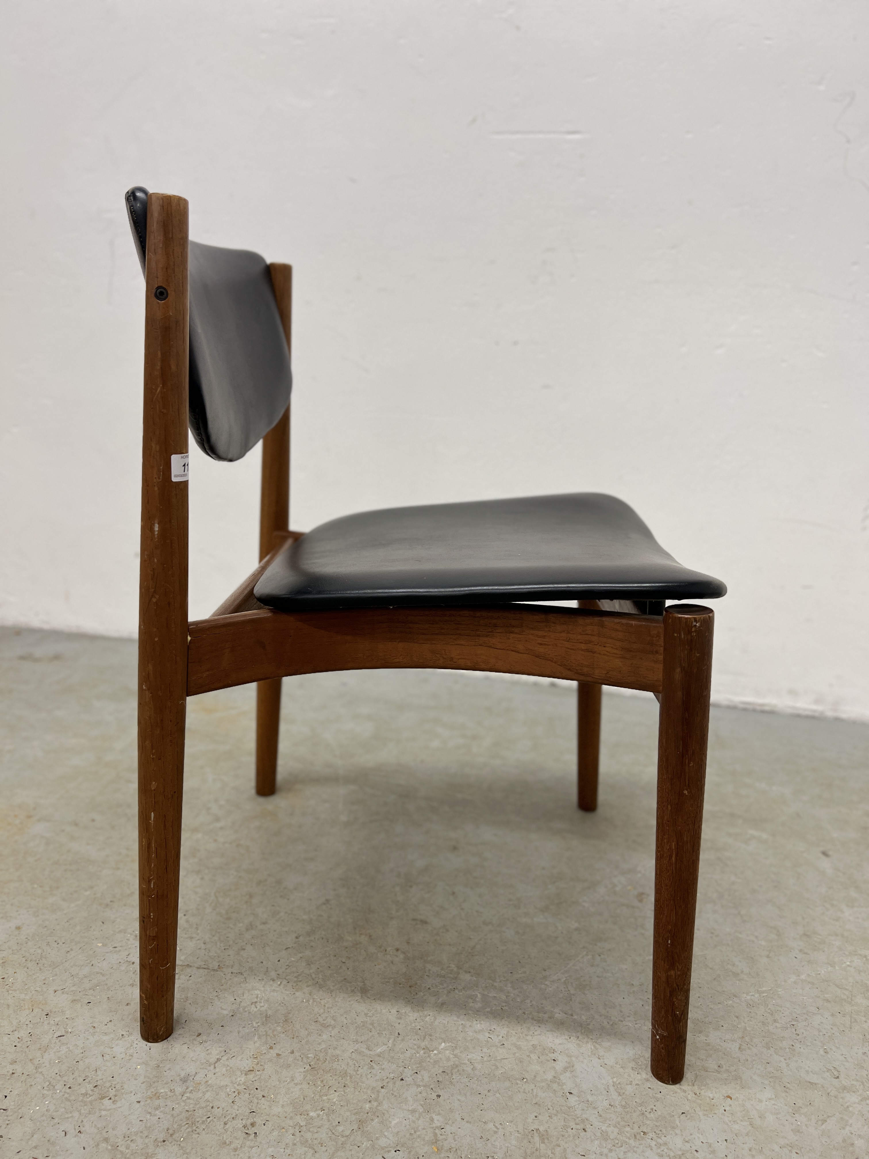 A MID CENTURY DANISH TEAK SIDE CHAIR BEARING LABEL FRANCE & SON. DESIGNED BY FIN JUHL A/F NO. - Image 7 of 10