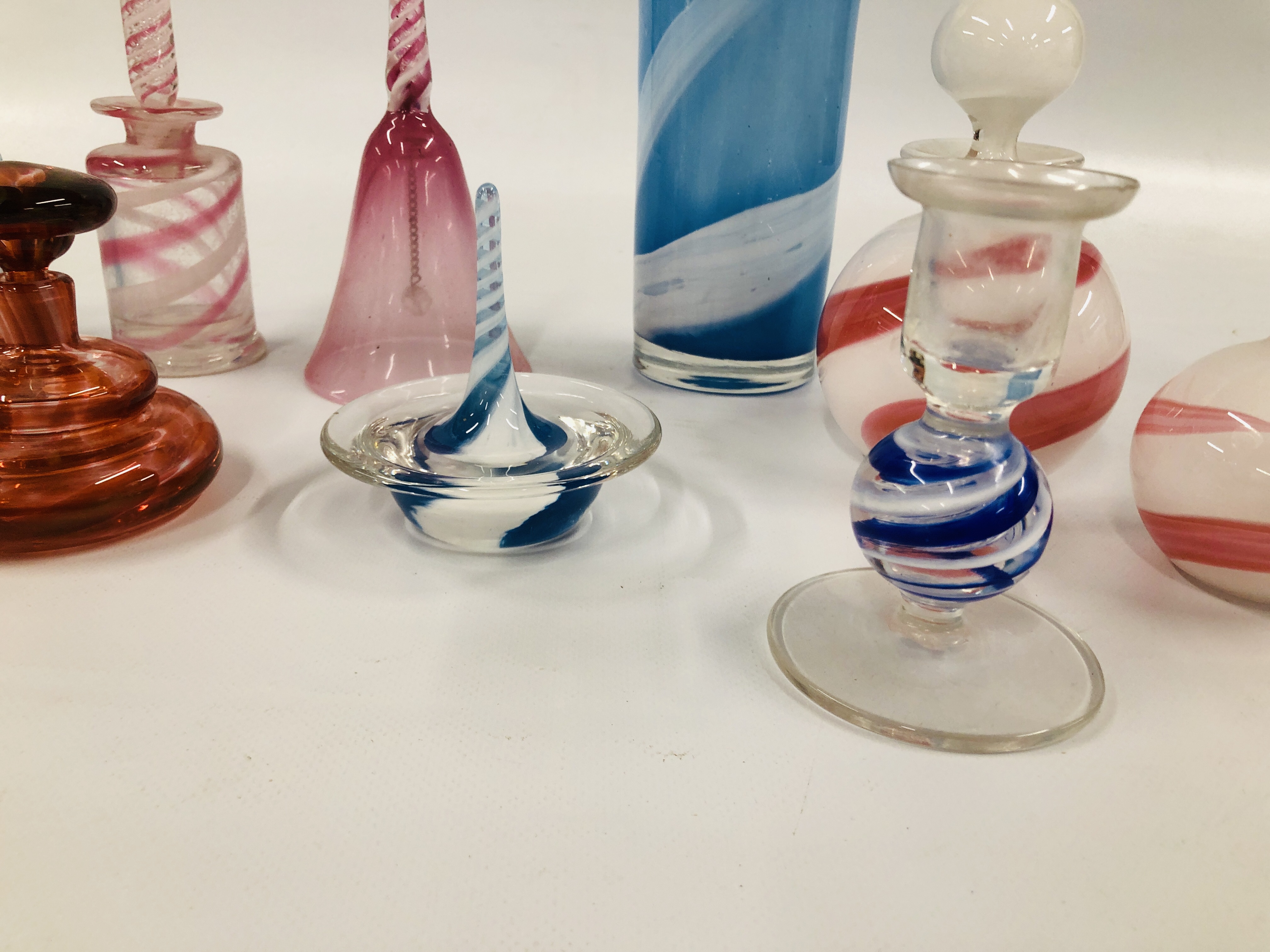 A COLLECTION OF ART GLASS STUDIO PIECES, - Image 6 of 8