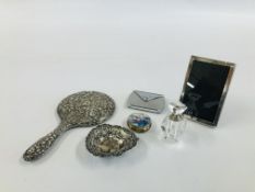 VARIOUS DRESSING TABLE ITEMS TO INCLUDE SILVER HAND MIRROR, SILVER PHOTO FRAME AND TRINKET DISH.