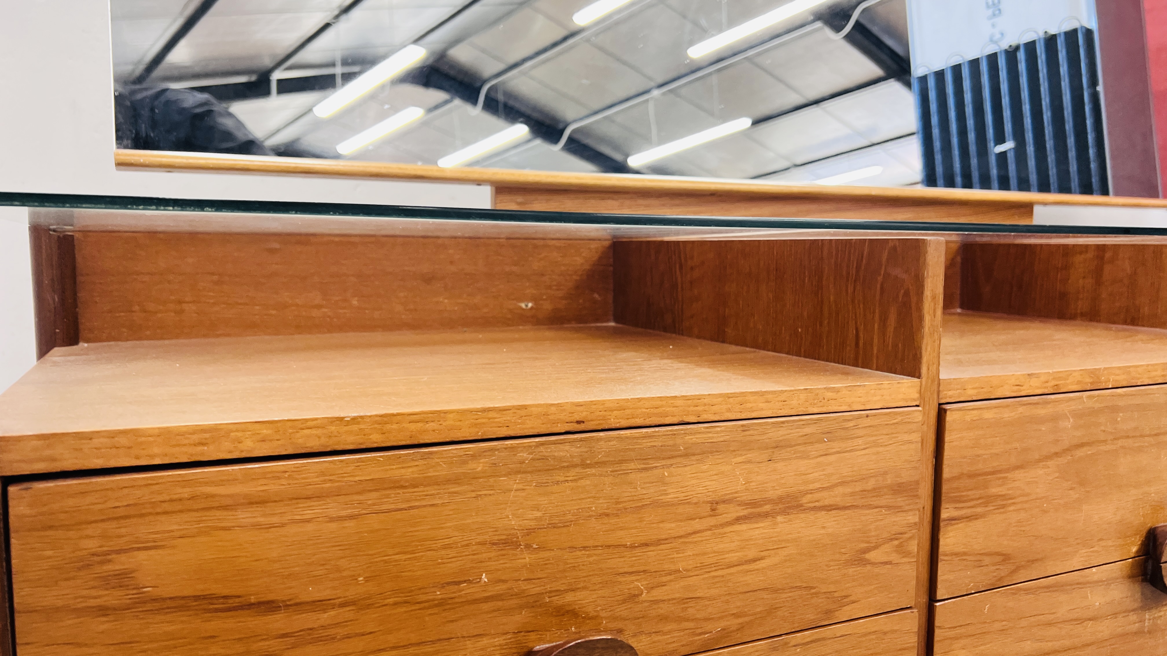 A MID CENTURY TEAK SIX DRAWER DRESSING TABLE, L 155CM, D 46CM, H 117CM. - Image 8 of 13