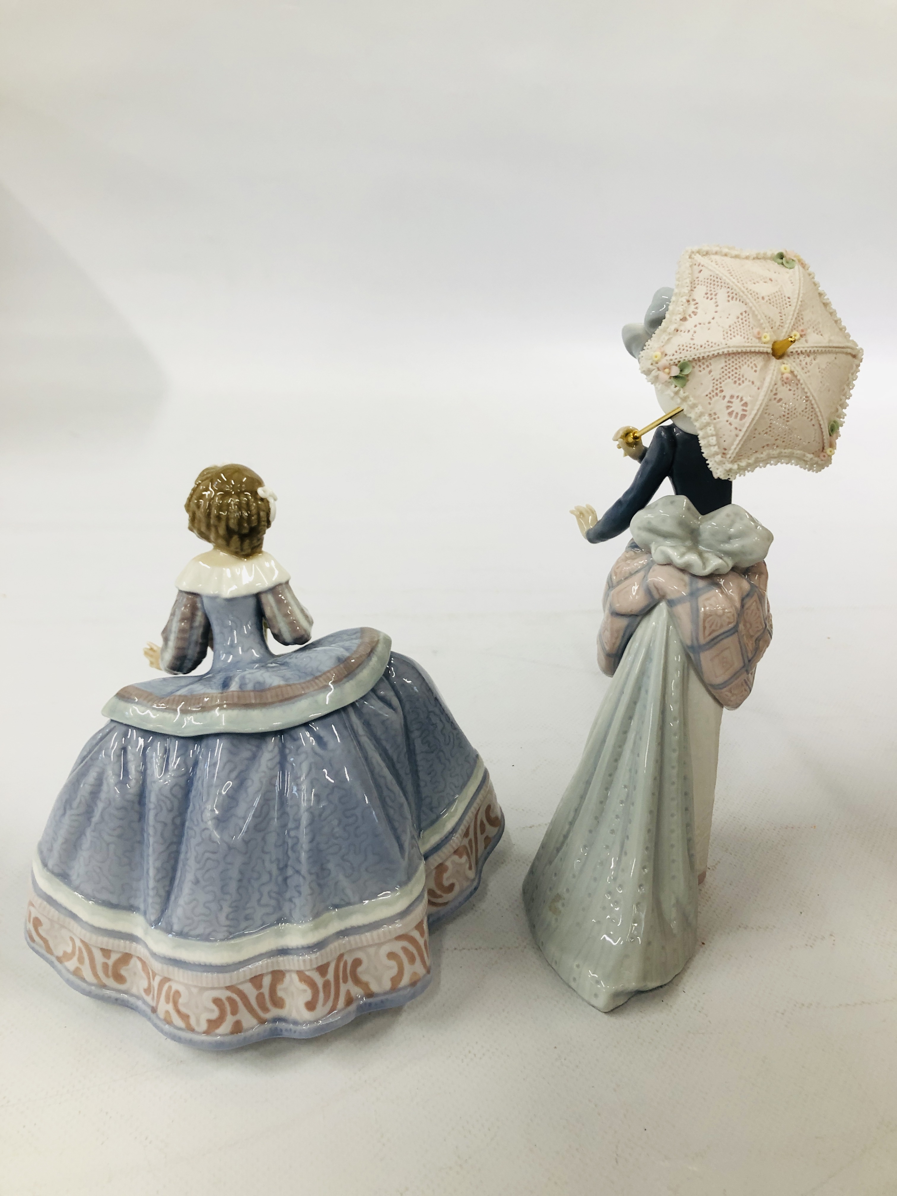 2 X "NAO" FIGURES AND 1 X "PORTMEIRION" CAKE STAND. - Image 5 of 8