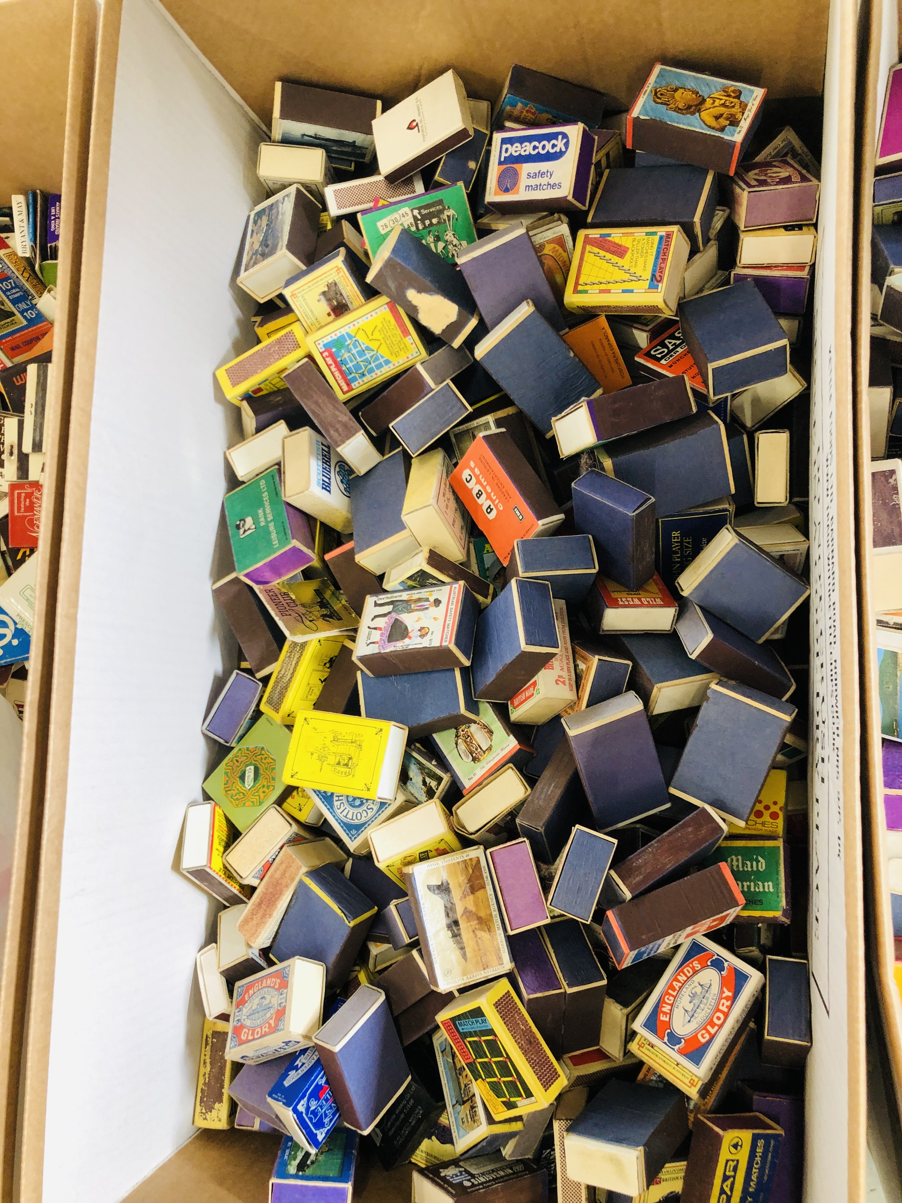 AN EXTENSIVE COLLECTION OF ASSORTED MATCHBOXES TO INCLUDE MANY VINTAGE EXAMPLES (IN THREE LARGE - Image 3 of 5