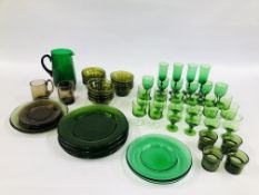 AN EXTENSIVE COLLECTION OF ASSORTED GREEN GLASSWARE TO INCLUDE STUDIO PLATES AND DRINKING GLASSES