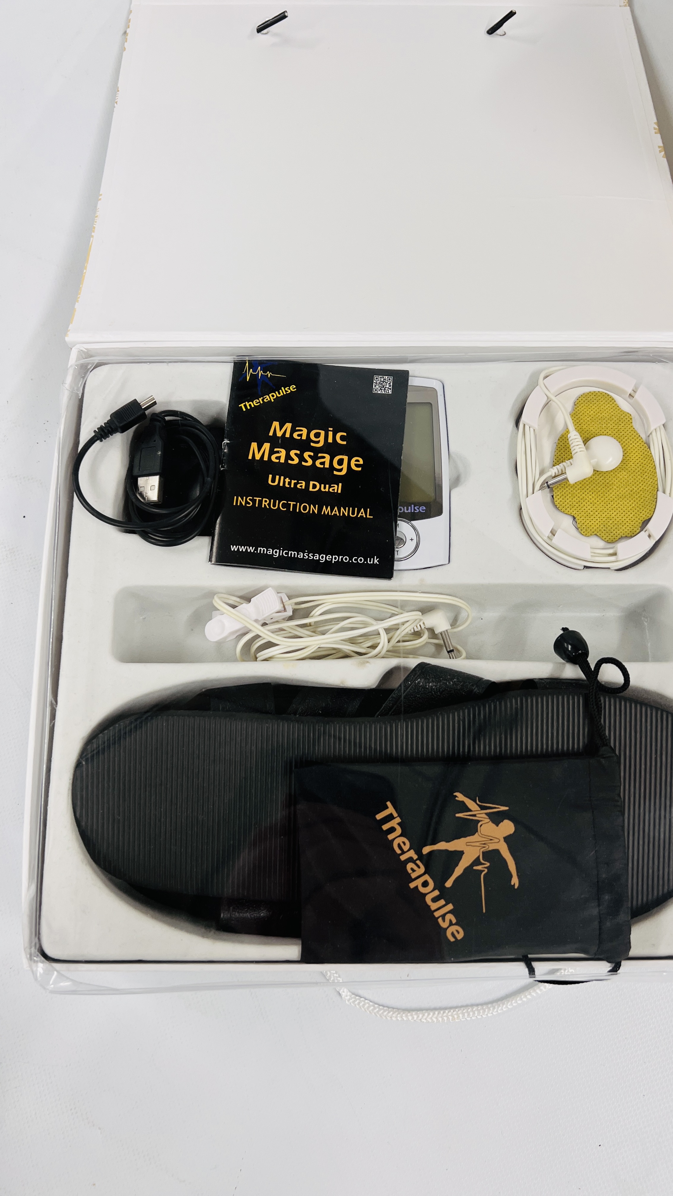 BOXED MAGIC MASSAGE FOOT MASSAGER AND BOXED NAIPO 3D ROTATING NECK MASSAGER - SOLD AS SEEN - Image 2 of 4
