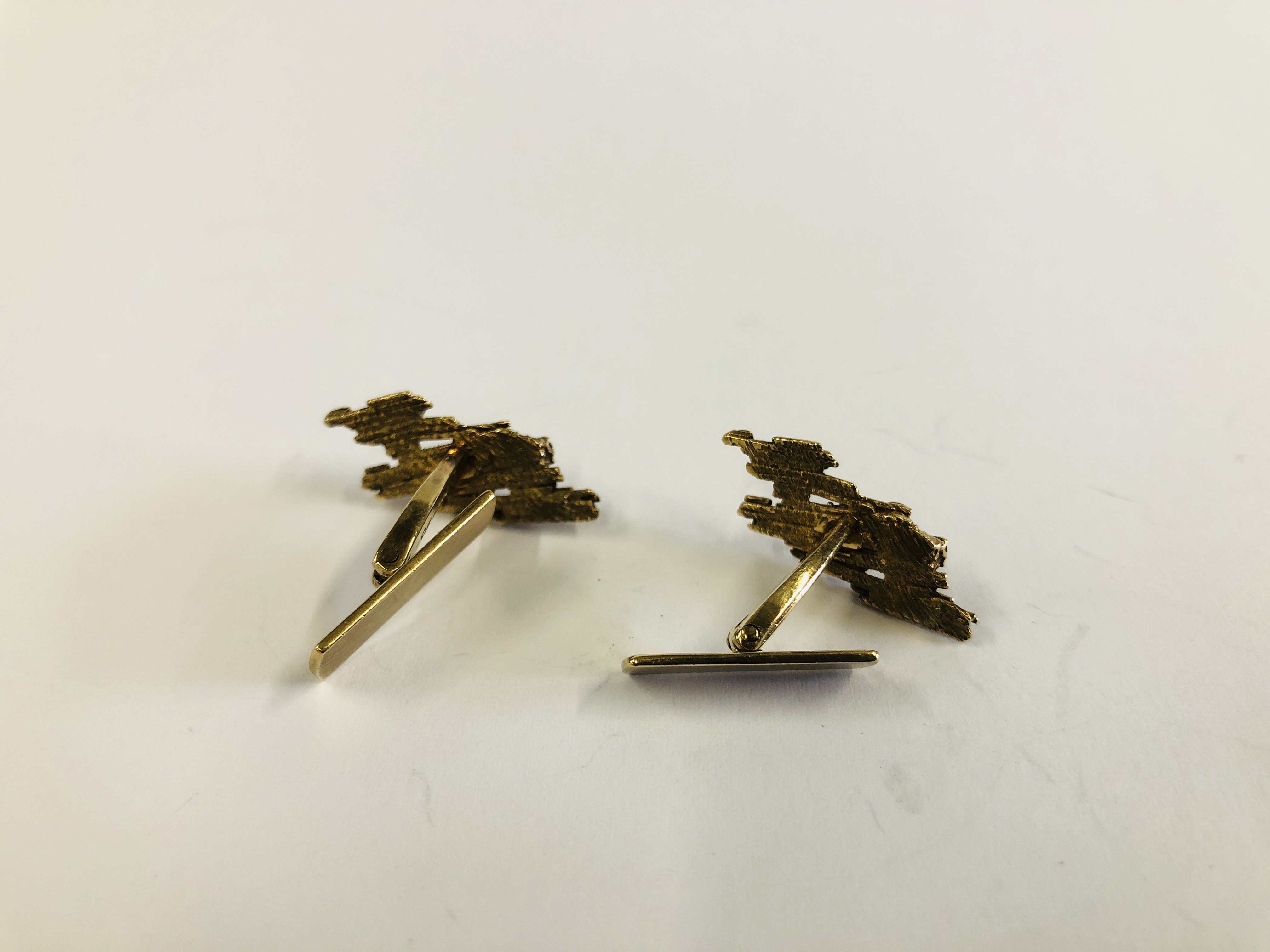 A PAIR OF 9CT GOLD CUFF LINKS OF BARK DESIGN BY C J LTD. - Image 5 of 6