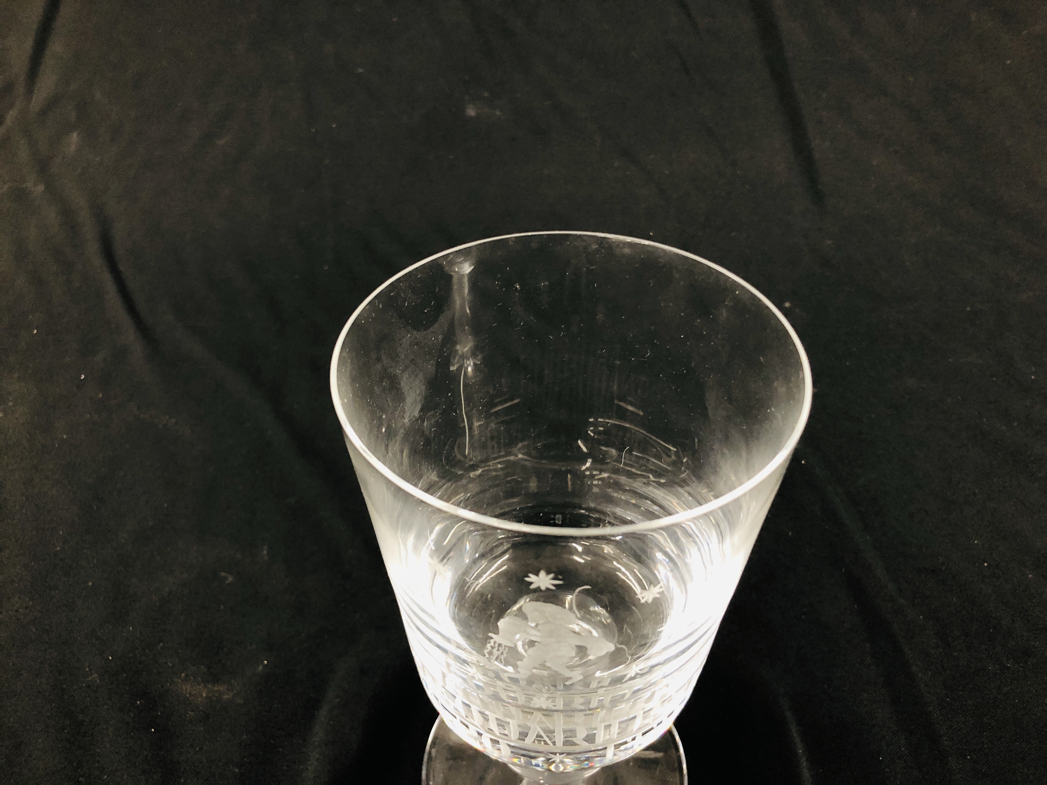 A GLASS GOBLET ENGRAVED AQUARIUS AND ANOTHER WITH MONOGRAM R & E 1968 APPROX 17CM H. - Image 4 of 9