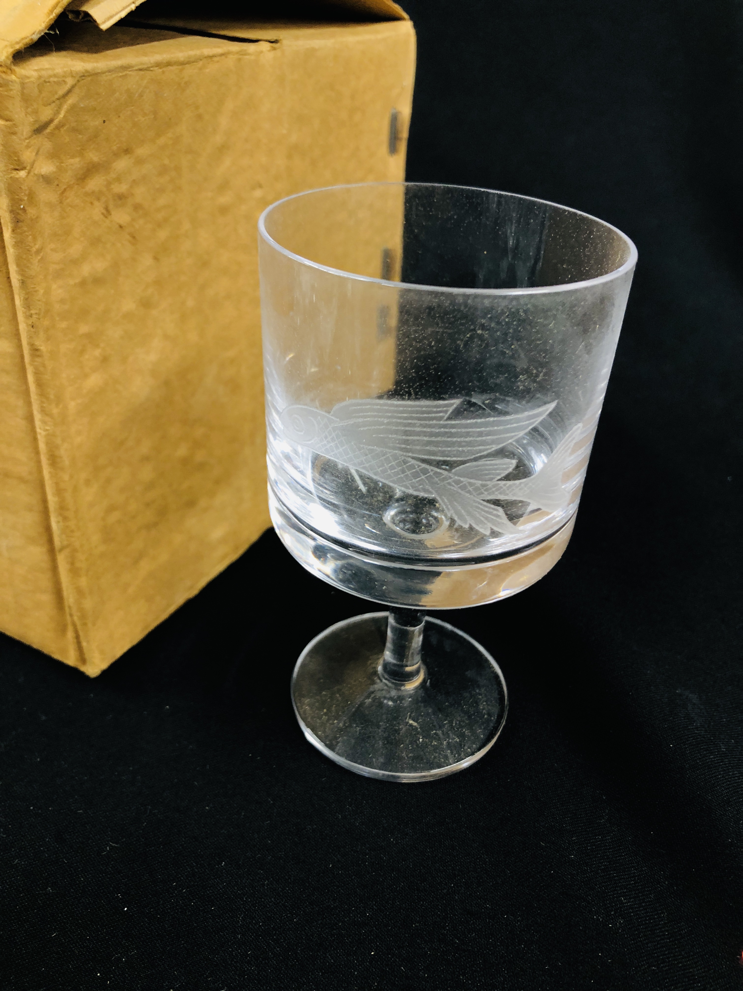 A COLLECTION OF WEDGEWOOD ETCHED SHERRY GLASSES TO INCLUDE A SET OF 10 DEPICTING BIRDS, - Image 5 of 5