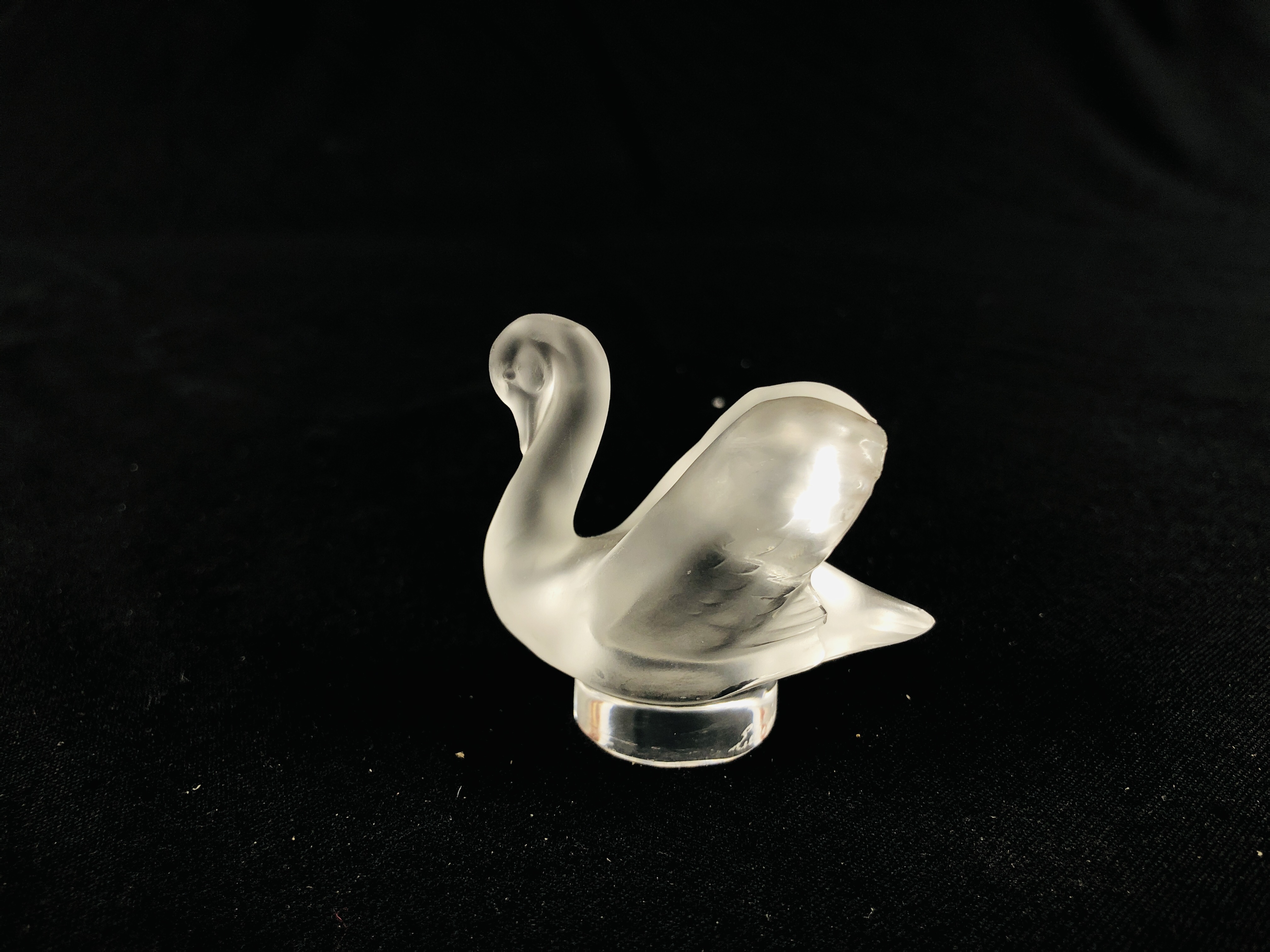 SMALL GLASS SWAN BEARING SIGNATURE LALIQUE H 4.CM. - Image 2 of 7