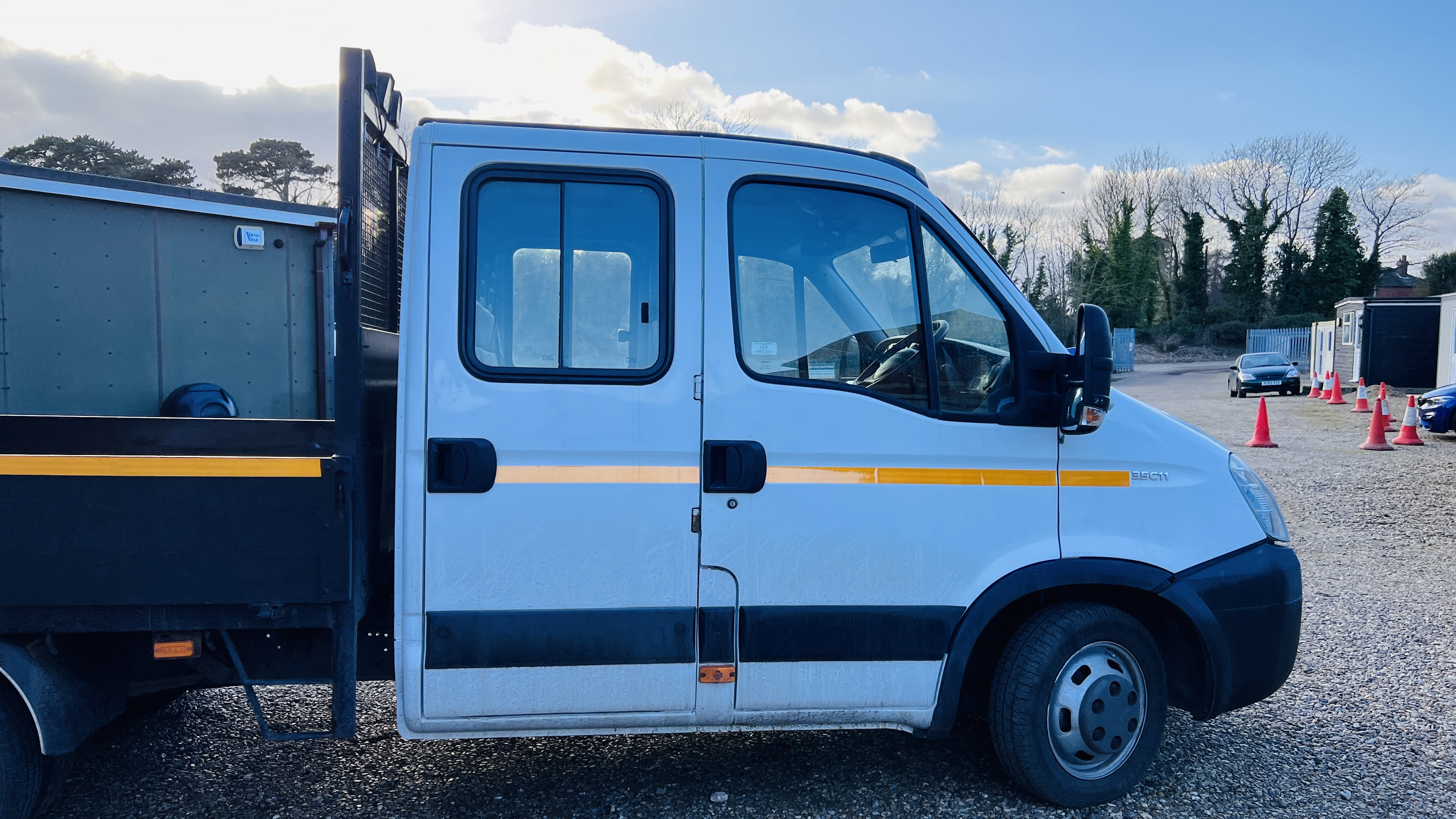 K16 ATC IVECO DAILY 35C11 MWB TIPPER 2287CC DIESEL. FIRST REGISTERED: 29.06.2011. MOT EXPIRY: 07.11. - Image 6 of 18