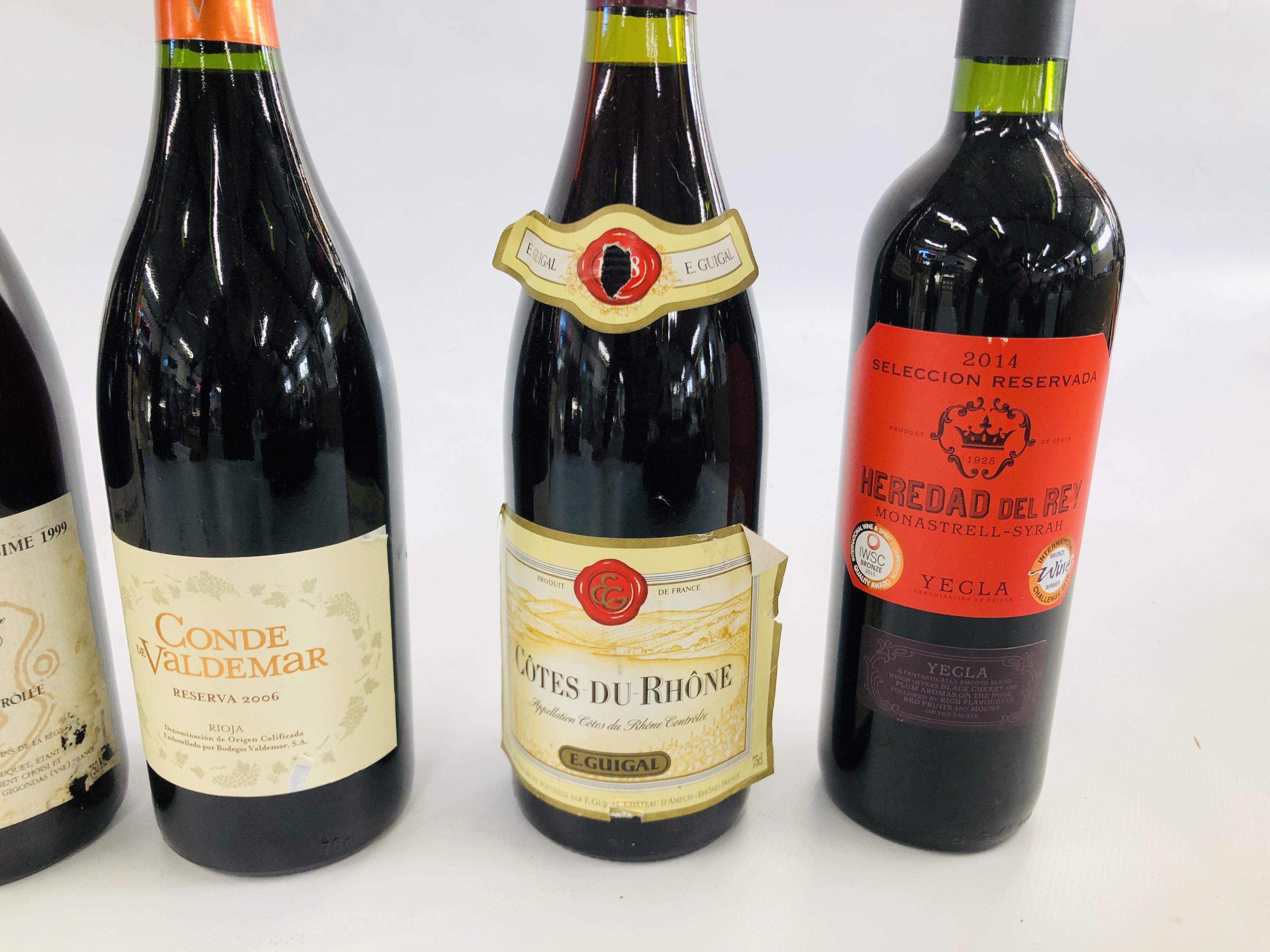 EIGHT BOTTLES OF RED WINE TO INCLUDE 1999 LA CHASSE DU PAPE COTES DU RHONE RESERVE, - Image 4 of 5