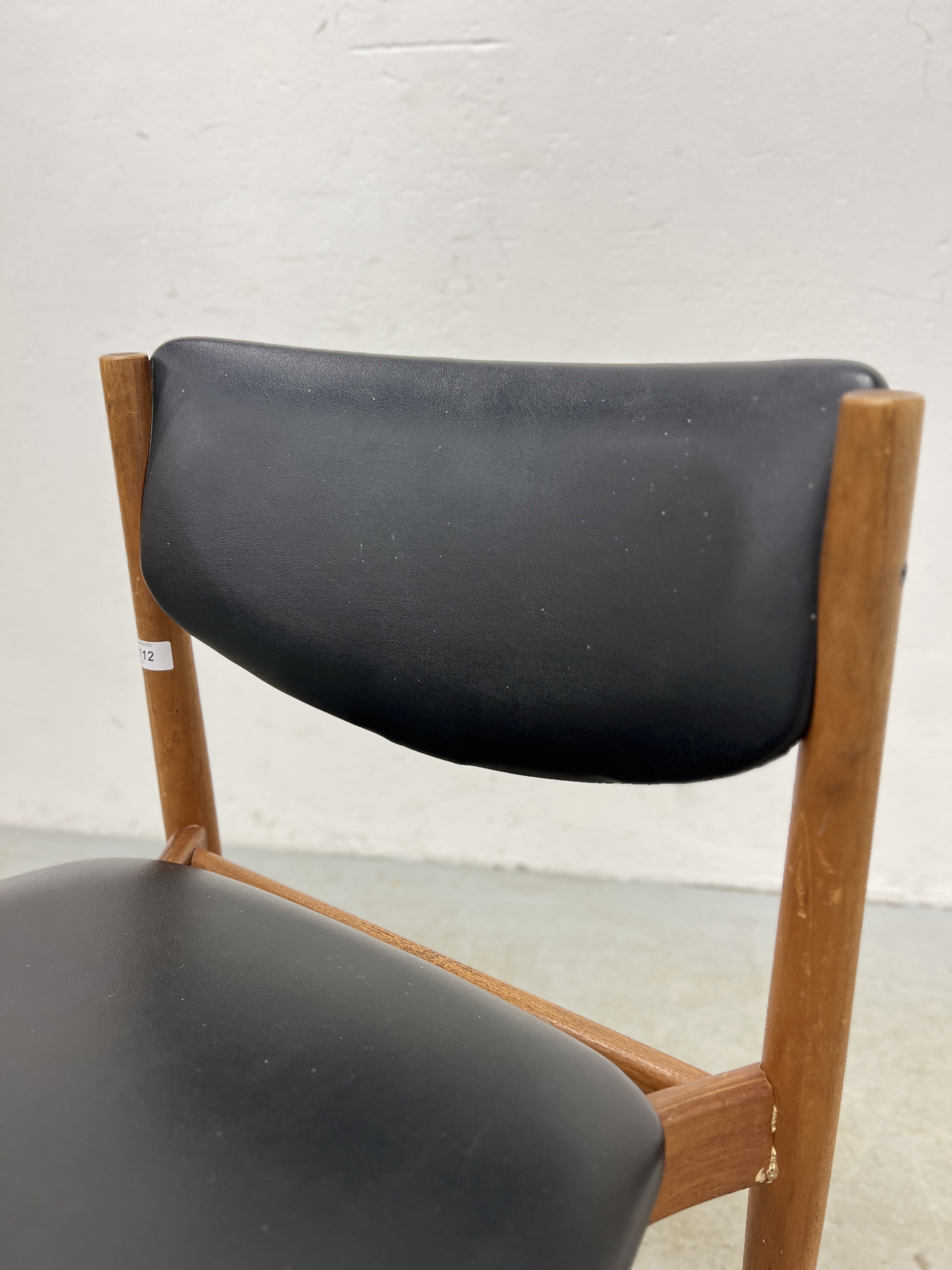 A MID CENTURY DANISH TEAK SIDE CHAIR BEARING LABEL FRANCE & SON. DESIGNED BY FIN JUHL A/F NO. - Image 2 of 10