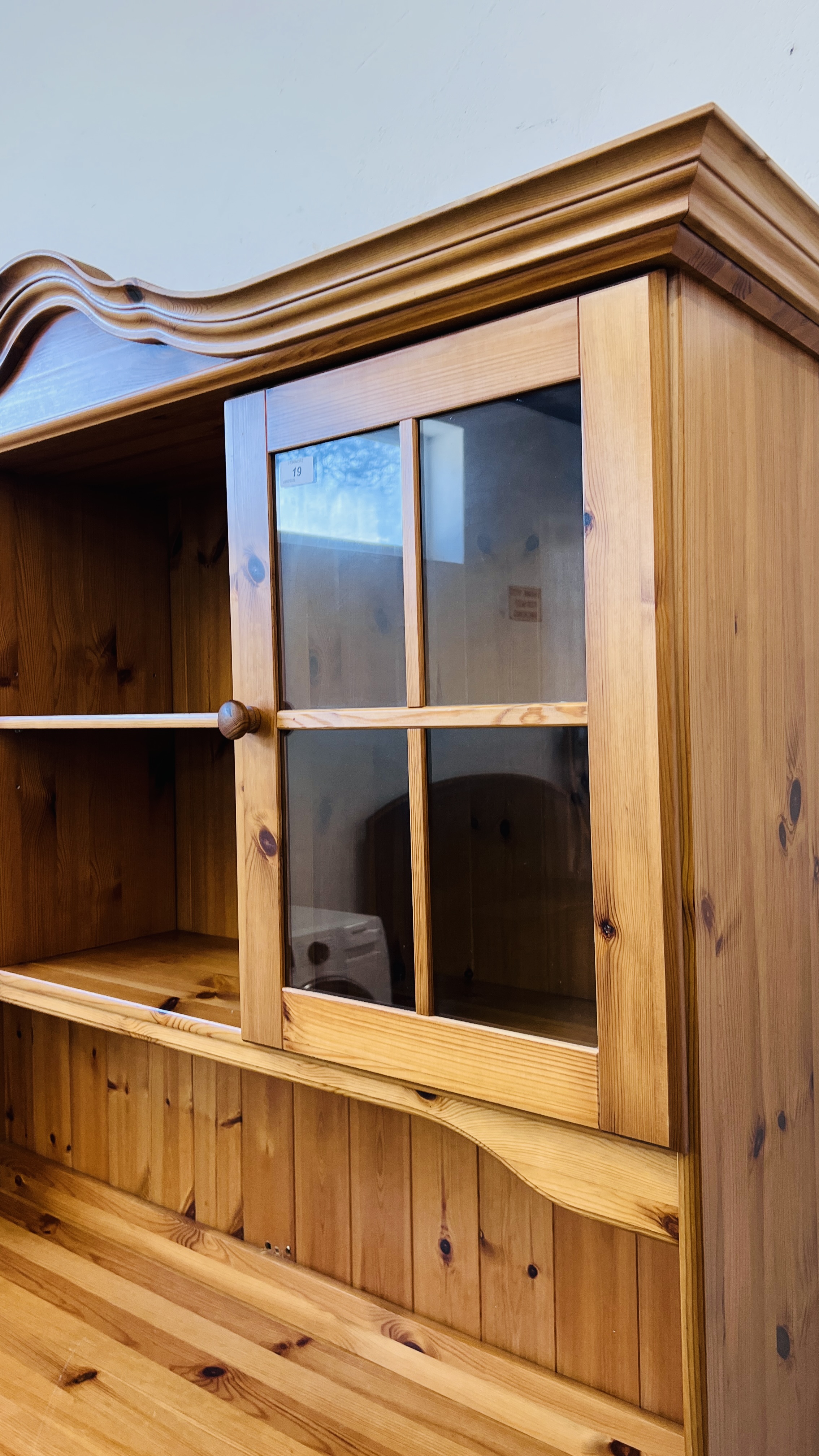 A HONEY PINE TRADITIONAL GLAZED TOP COUNTRY DRESSER, W 130CM, D 40CM, H 184CM. - Image 6 of 12