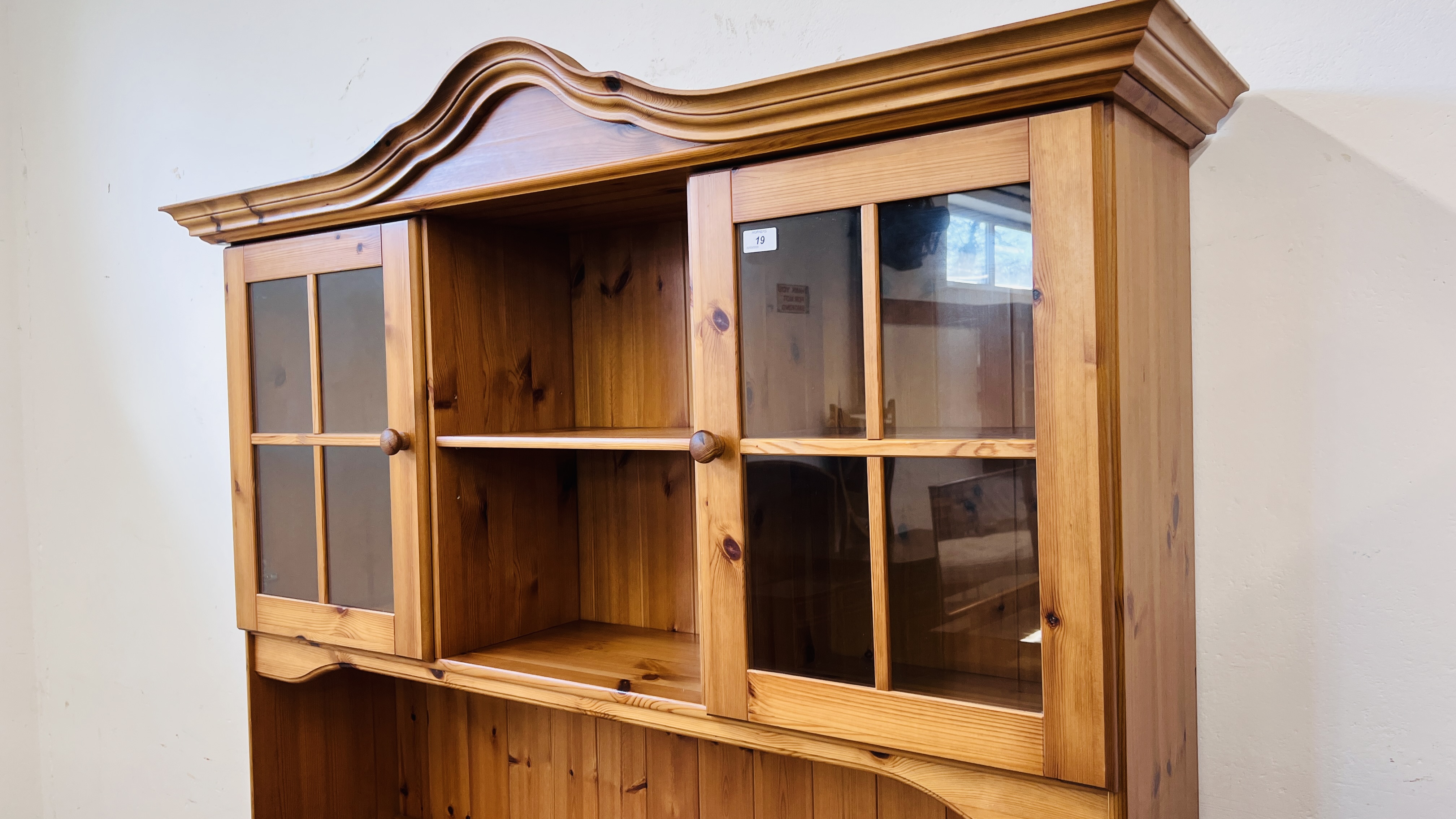 A HONEY PINE TRADITIONAL GLAZED TOP COUNTRY DRESSER, W 130CM, D 40CM, H 184CM. - Image 3 of 12