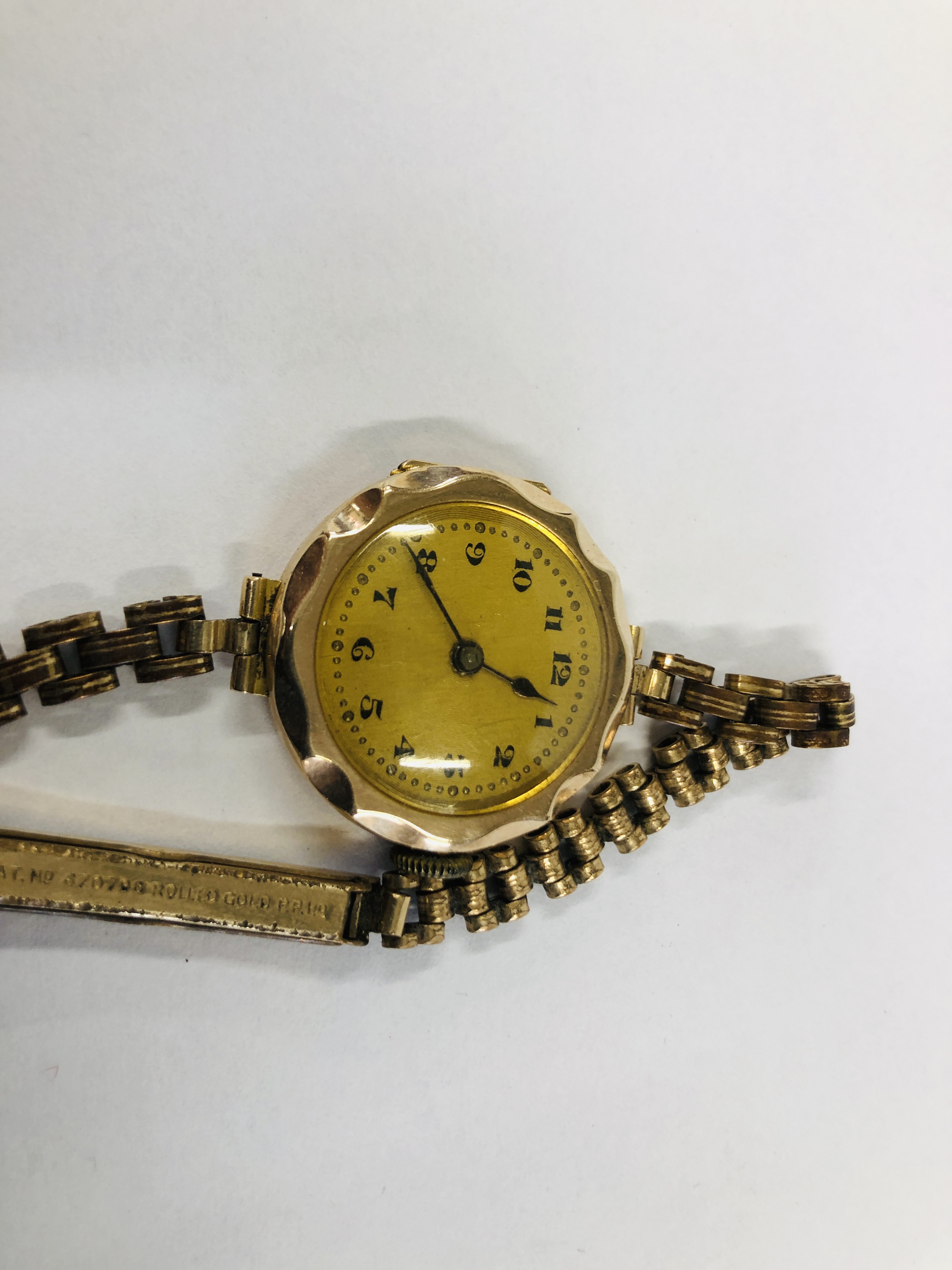 A LADIES 9CT GOLD WRIST WATCH ON A PLATED STRAP - Image 2 of 9