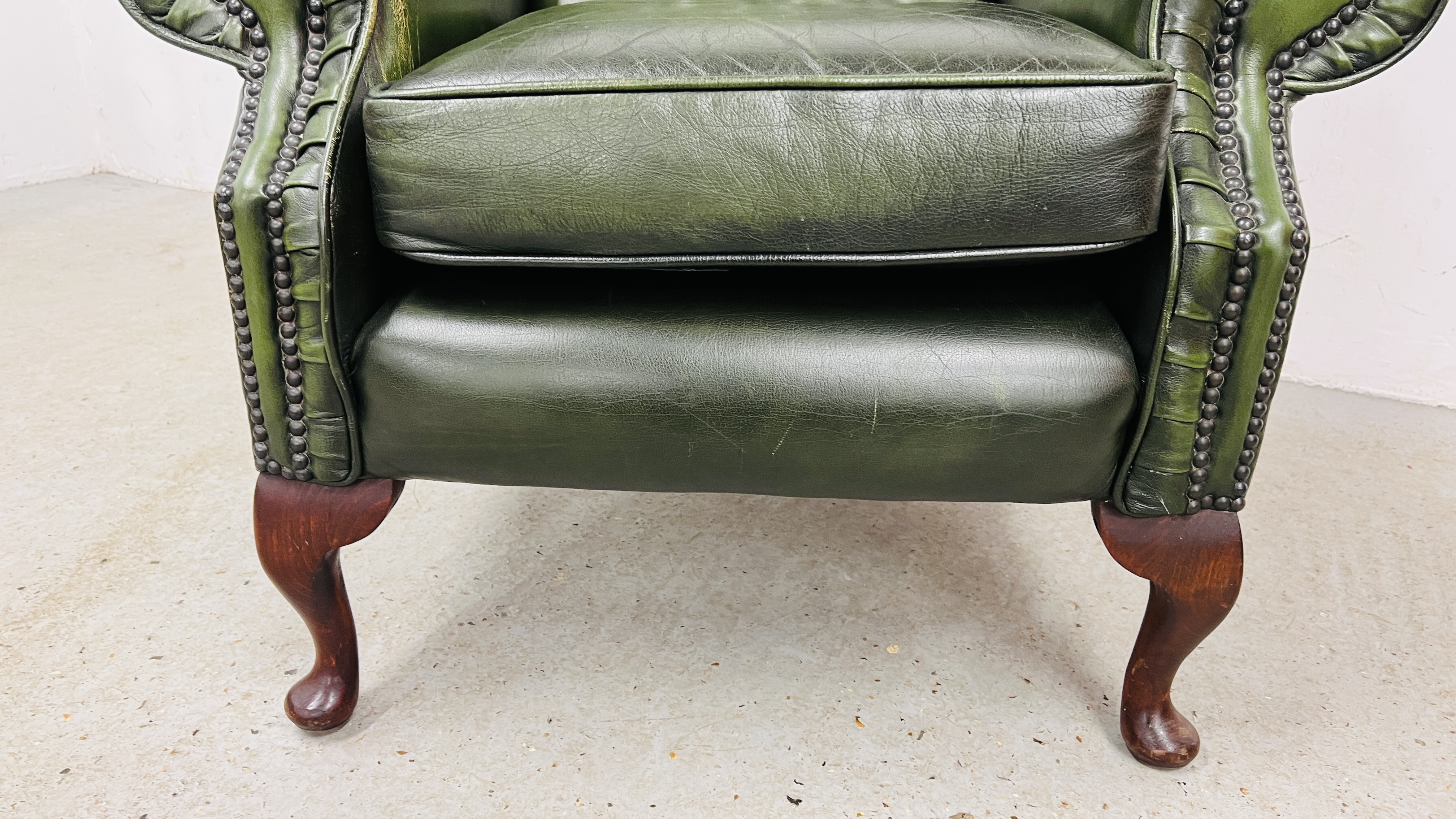 A BOTTLE GREEN LEATHER BUTTON BACK WING CHAIR - FRONT LEG A/F. - Image 5 of 10