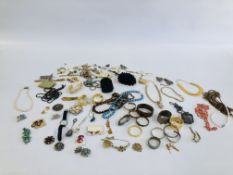 A BOX CONTAINING COSTUME JEWELLERY TO INCLUDE BANGLES, BEADS, NECKLACES, BROOCHES, RINGS ETC.