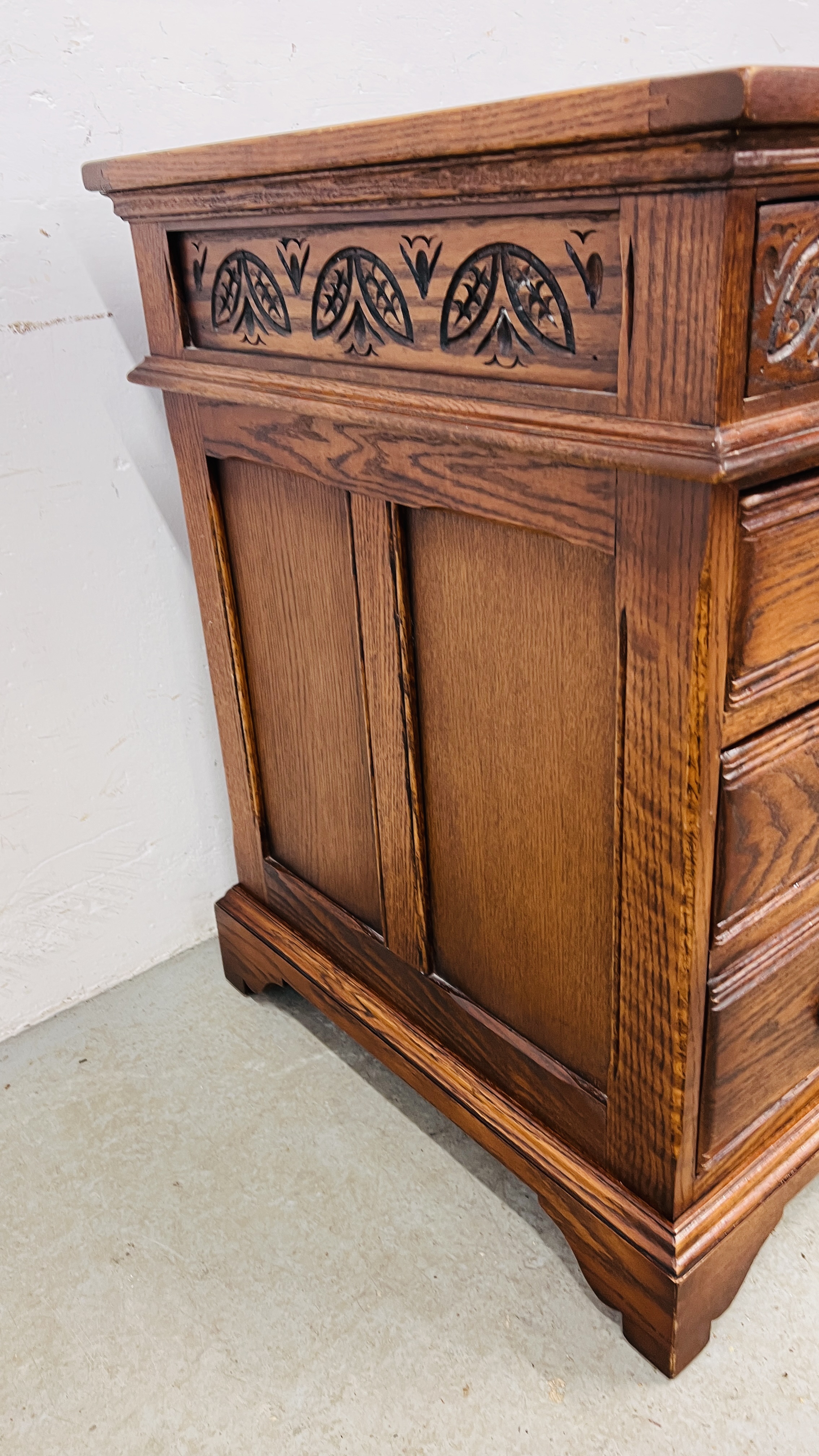 OLD CHARM TWIN PEDESTAL HOME OFFICE DESK WITH TOOLED LEATHER TOP - W 128CM. D 61CM. - Image 6 of 13