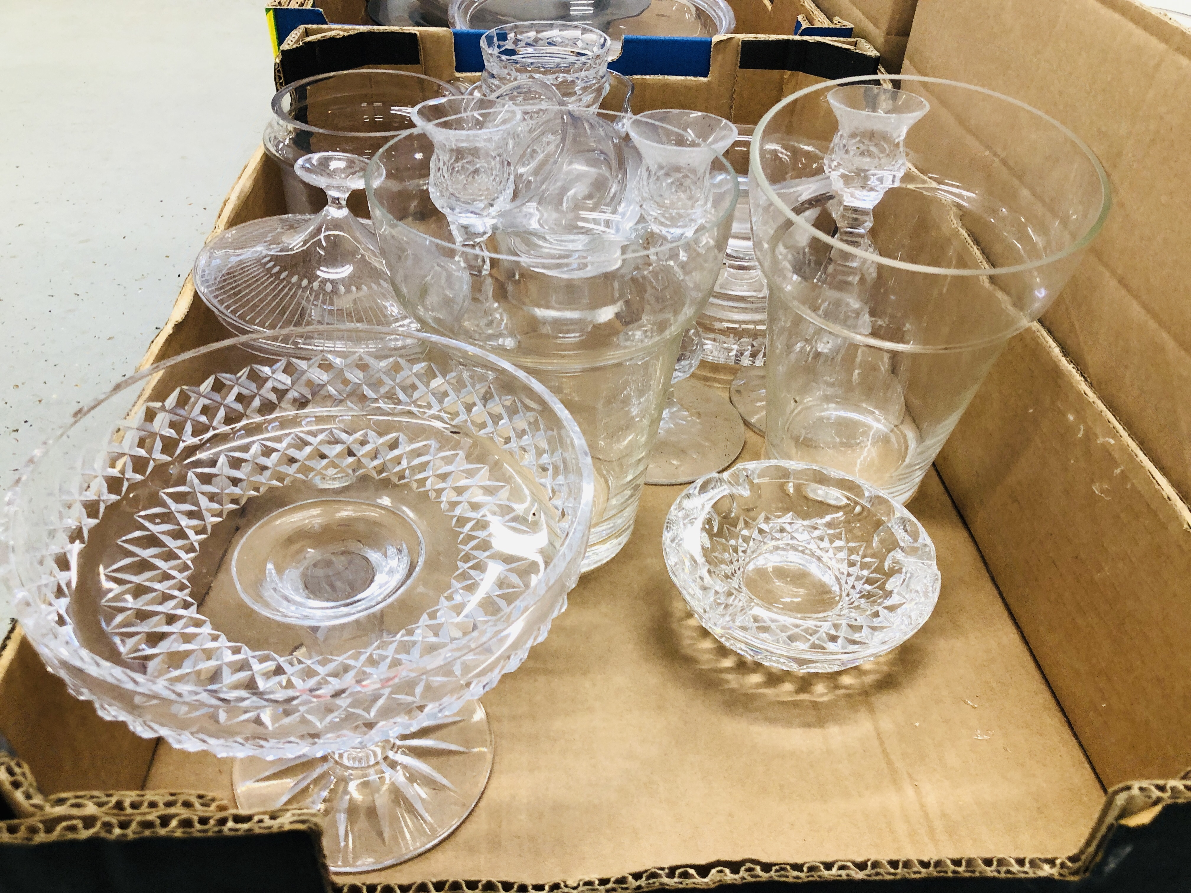 AN EXTENSIVE COLLECTION OF DESIGNER MAINLY CLEAR GLASS PIECES TO INCLUDE TAZZA'S, WINES, - Image 2 of 9