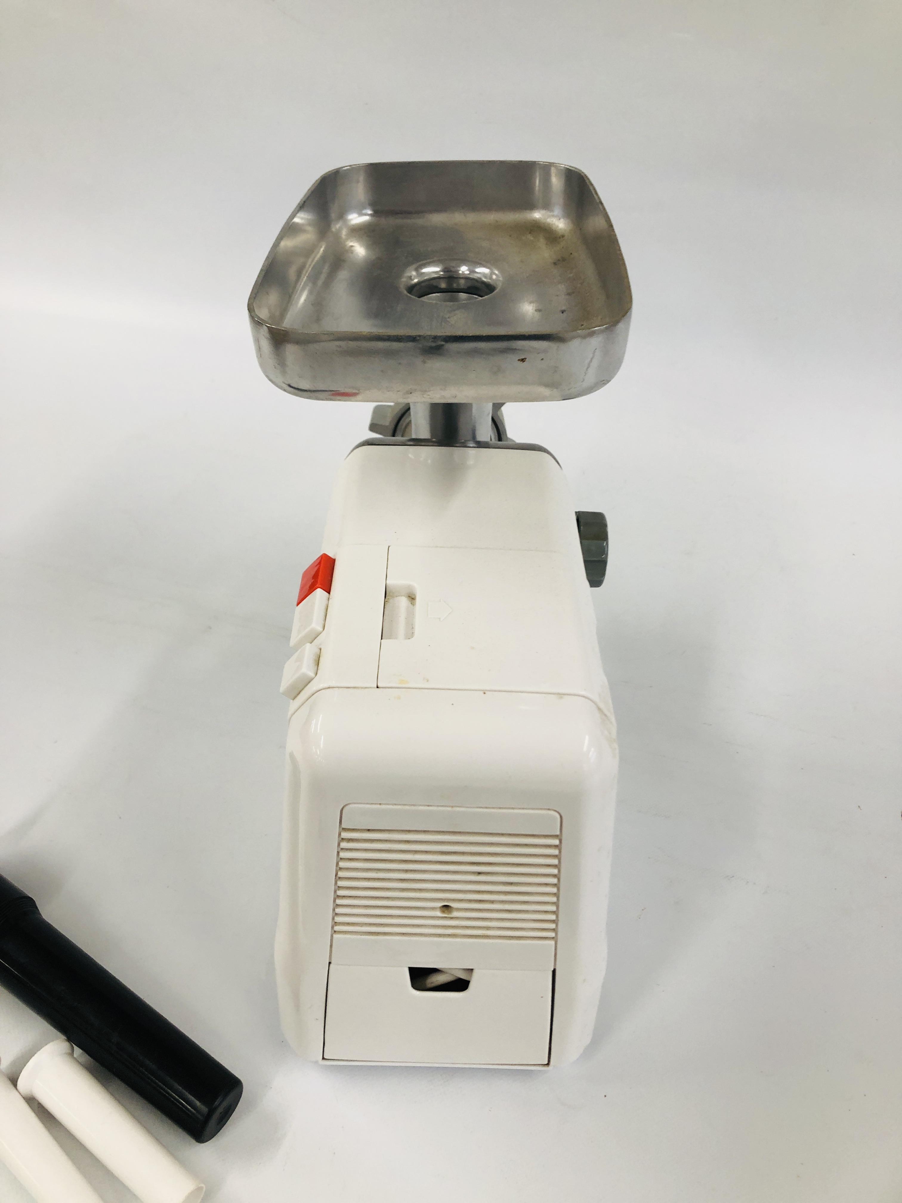 SUPER GRINDER PROFESSIONAL ELECTRIC MINCER WITH ACCESSORIES. - SOLD AS SEEN. - Image 6 of 6