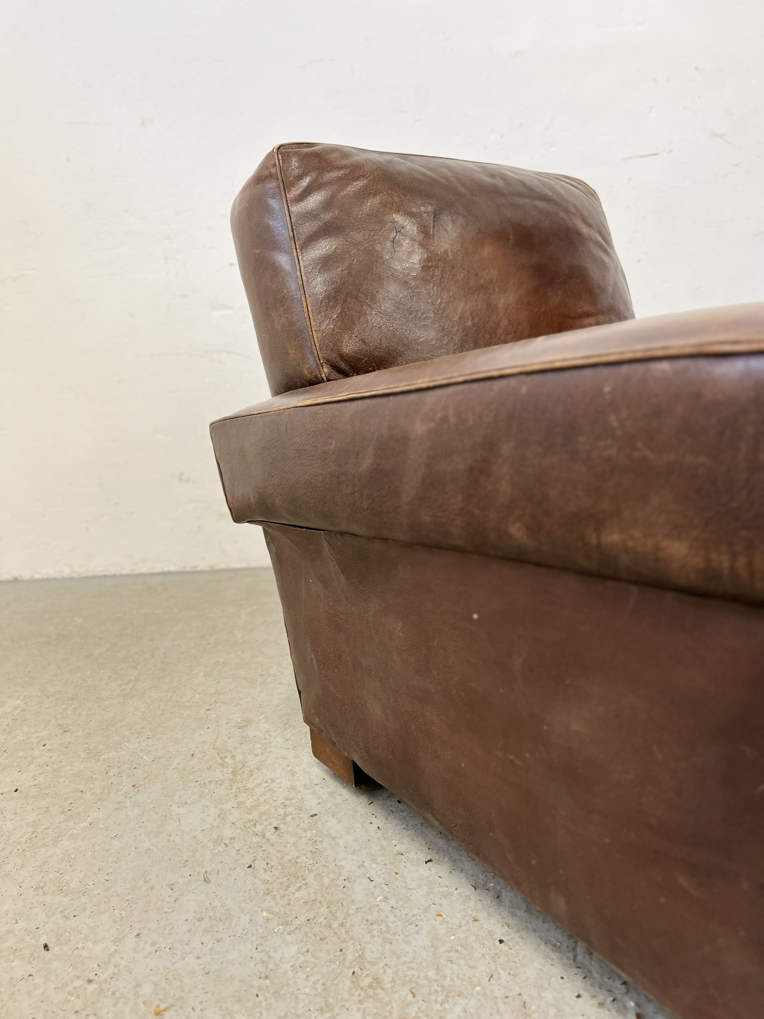 A 1930'S BROWN LEATHER CLUB CHAIR WITH STUDDED DETAIL H 78CM X W 83CM X D 87CM. - Image 6 of 11