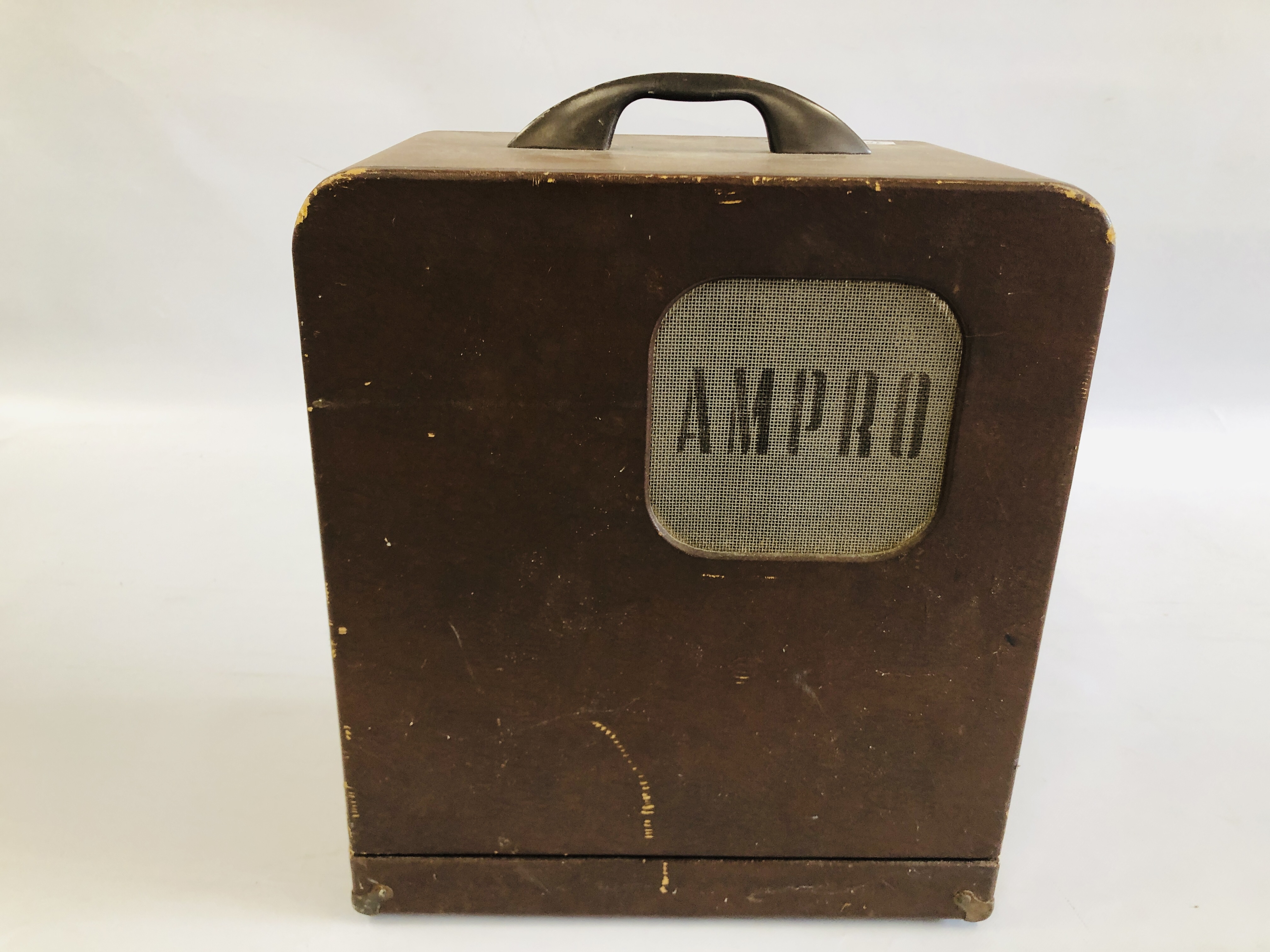 A CASED AMPRO STYLIST PROJECTOR - COLLECTORS ITEM ONLY - SOLD AS SEEN. - Image 6 of 6