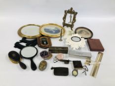 A BOX OF ASSORTED COLLECTIBLES TO INCLUDE AN OVAL BRASS FRAMED MIRROR PINK QUARTZ AND AMETHYST ROCK