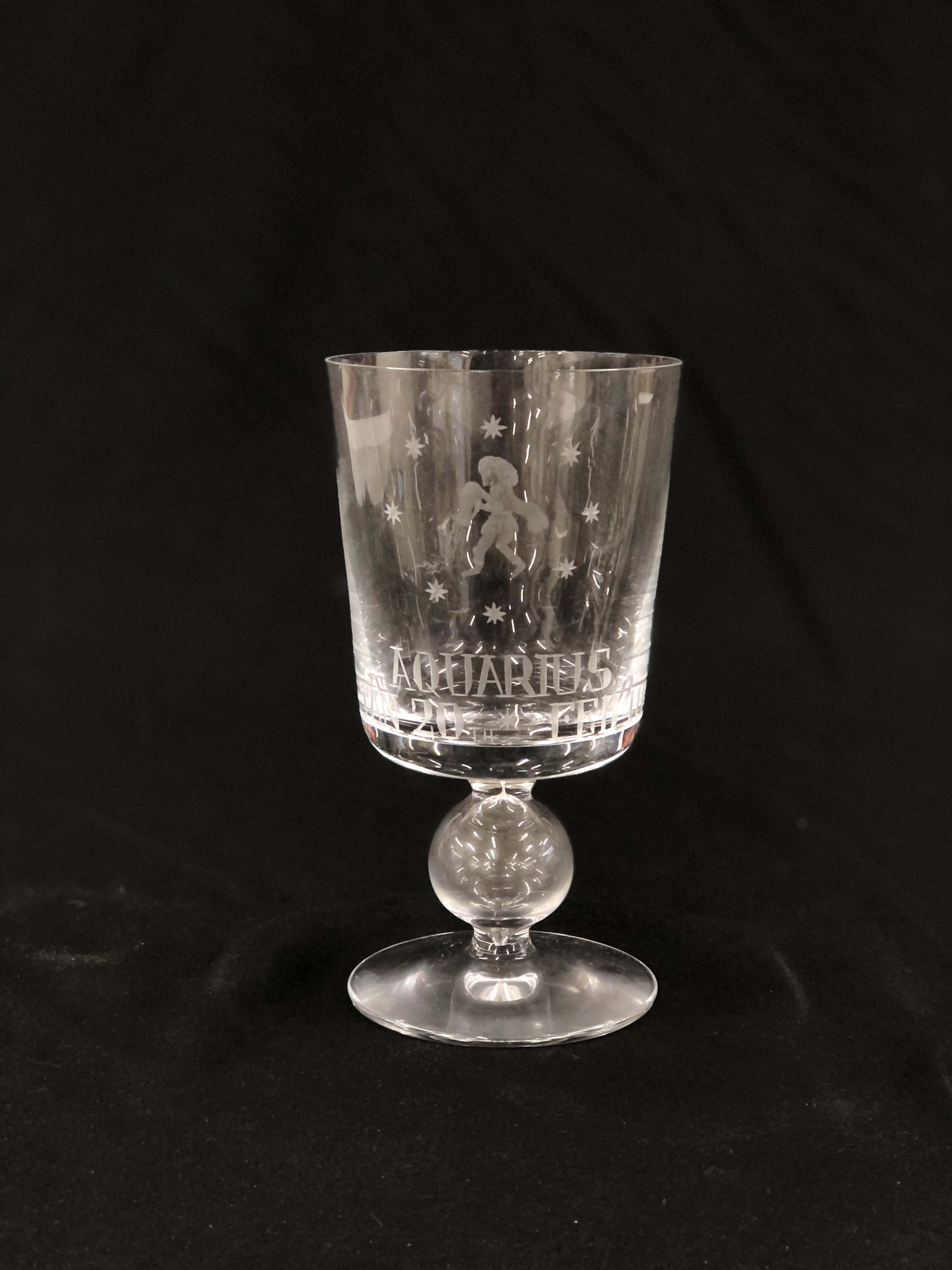 A GLASS GOBLET ENGRAVED AQUARIUS AND ANOTHER WITH MONOGRAM R & E 1968 APPROX 17CM H. - Image 2 of 9